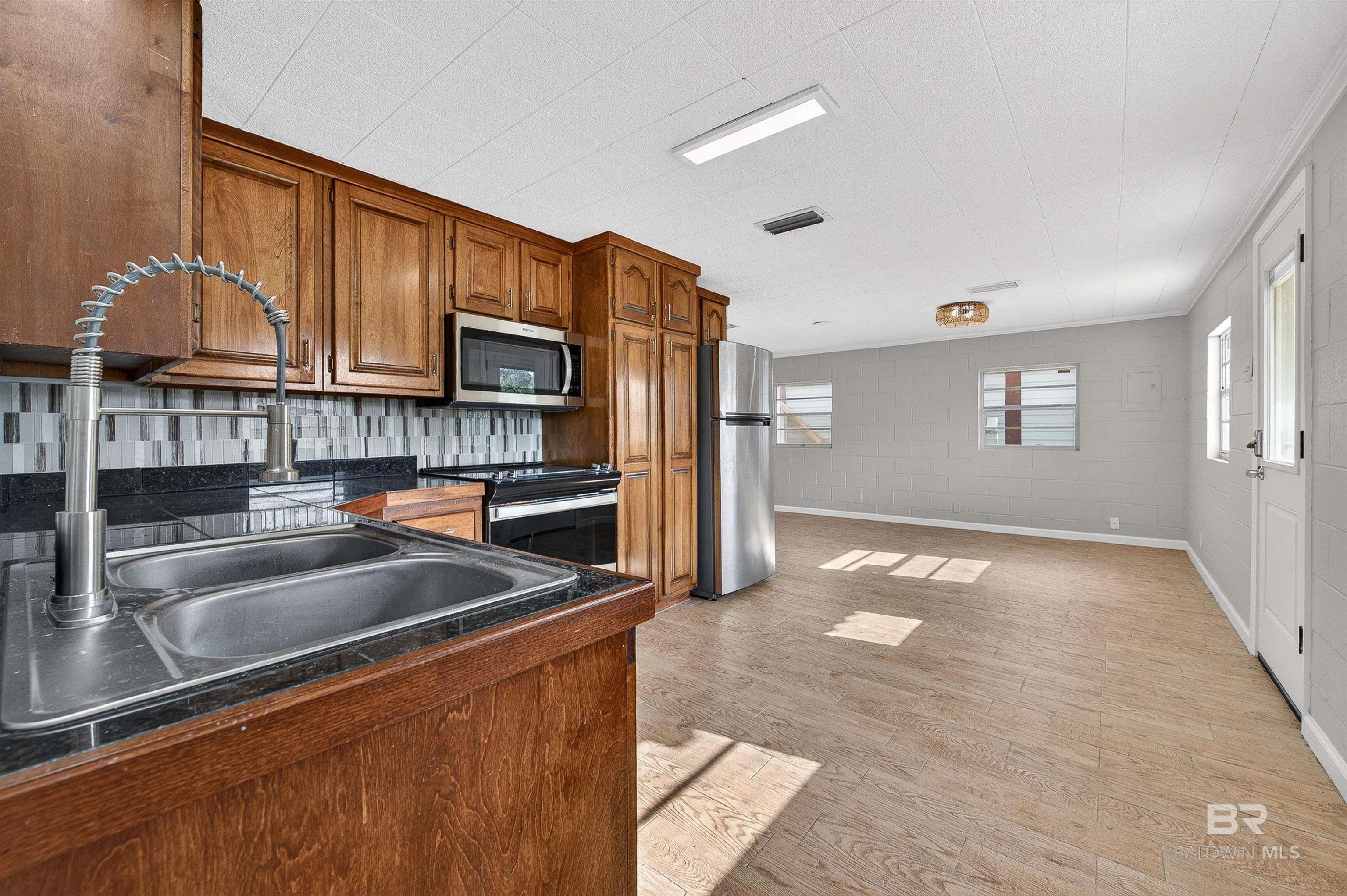 5560 Bay la Launch Avenue