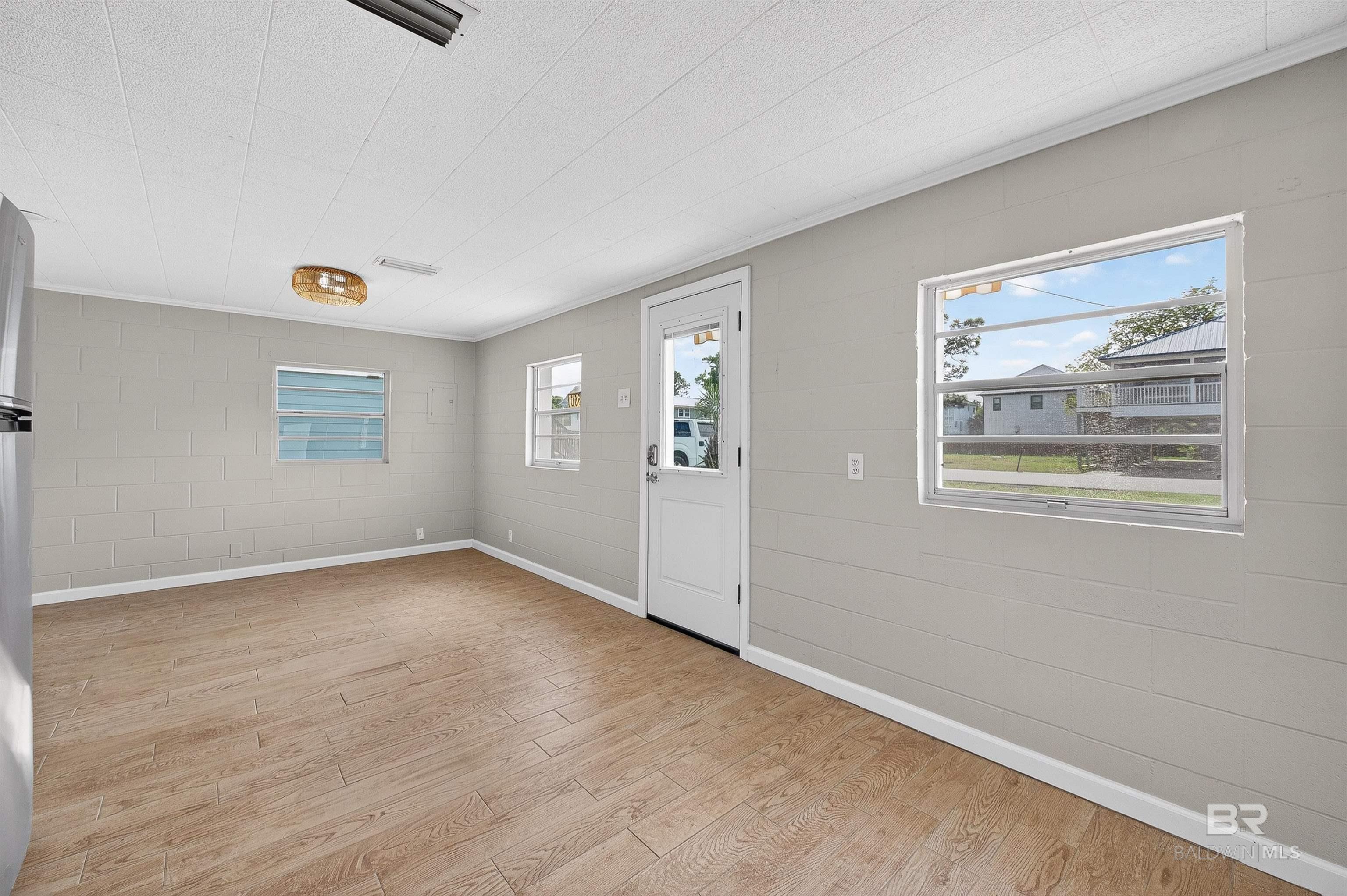 5560 Bay la Launch Avenue