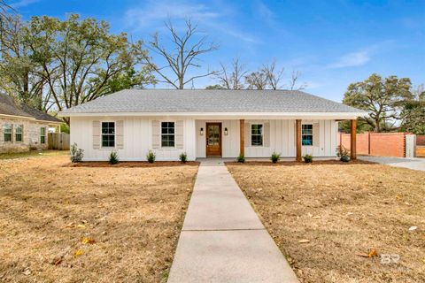 62 S Ingleside Avenue, Fairhope, AL 36532 - #: 375276
