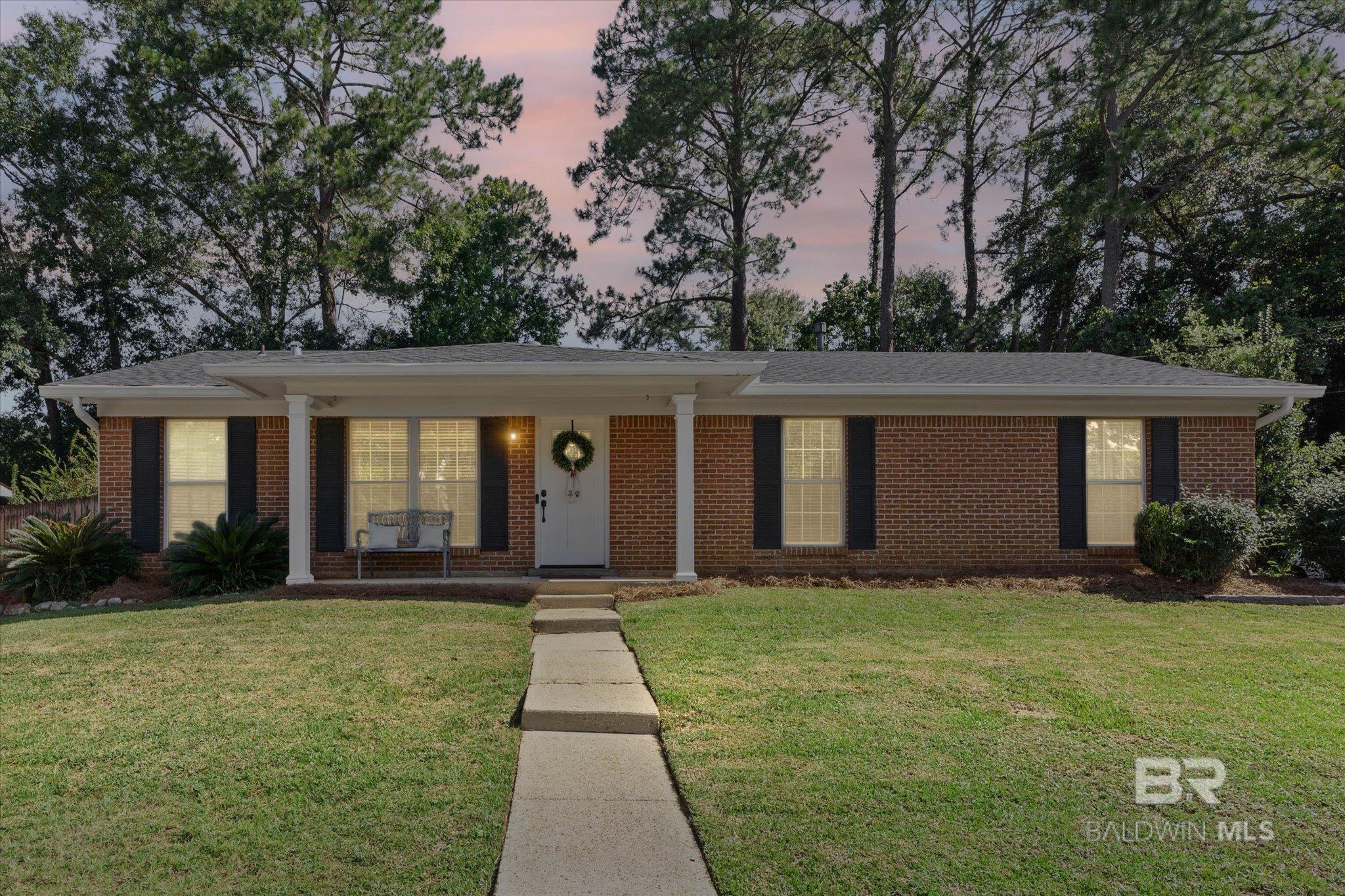 Photo 1 of 25 — 5612 N Vista Bonita Drive, Mobile, AL 36609
