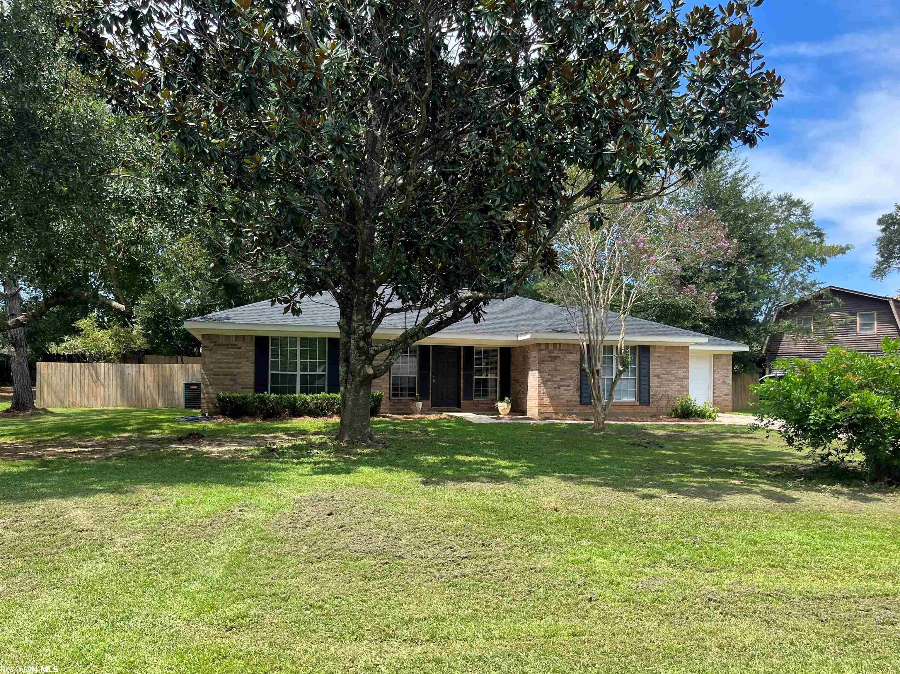 Photo 1 of 20 — 19344 Oak Hillcrest Drive, Robertsdale, AL 36567
