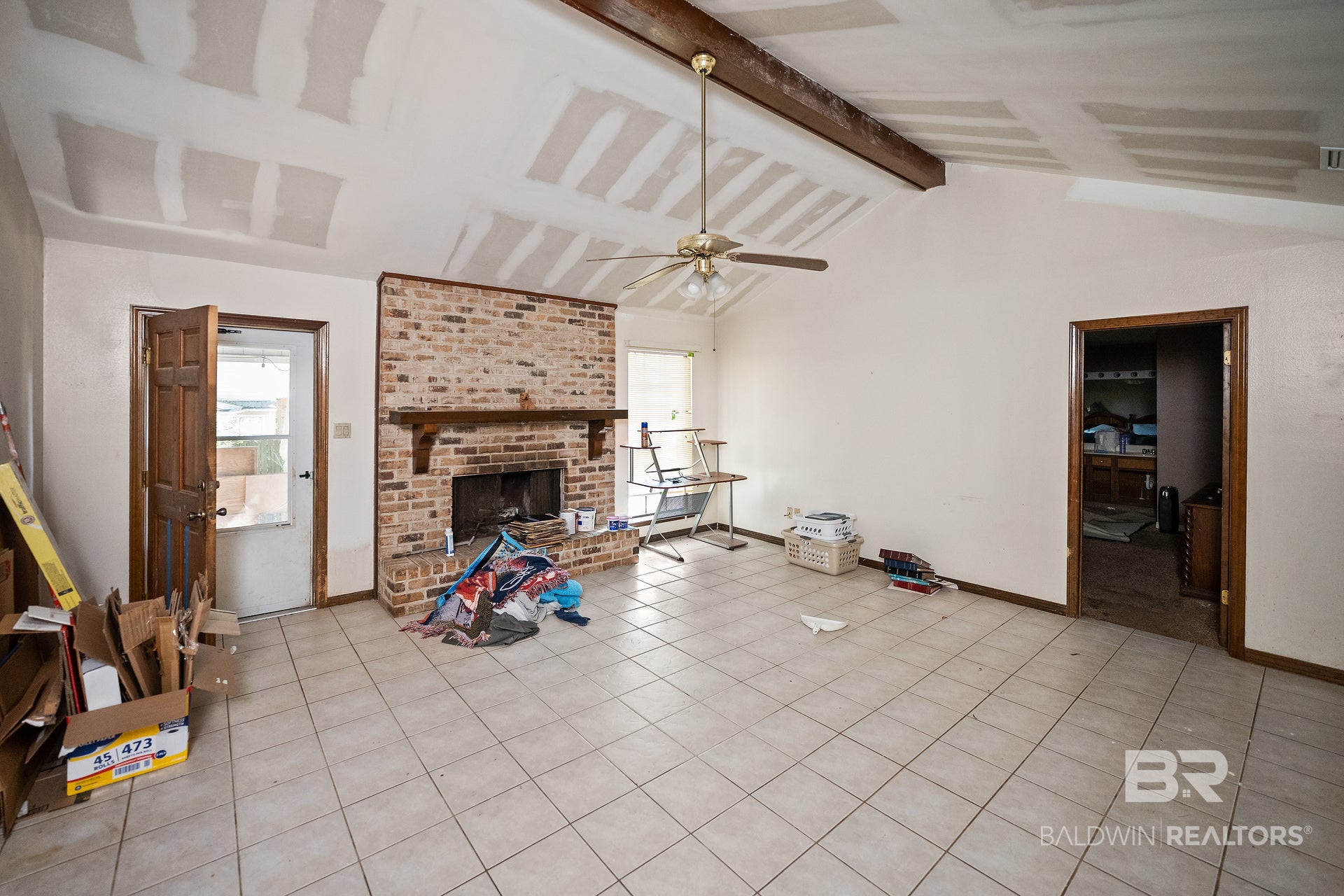305 S Greenbriar Circle