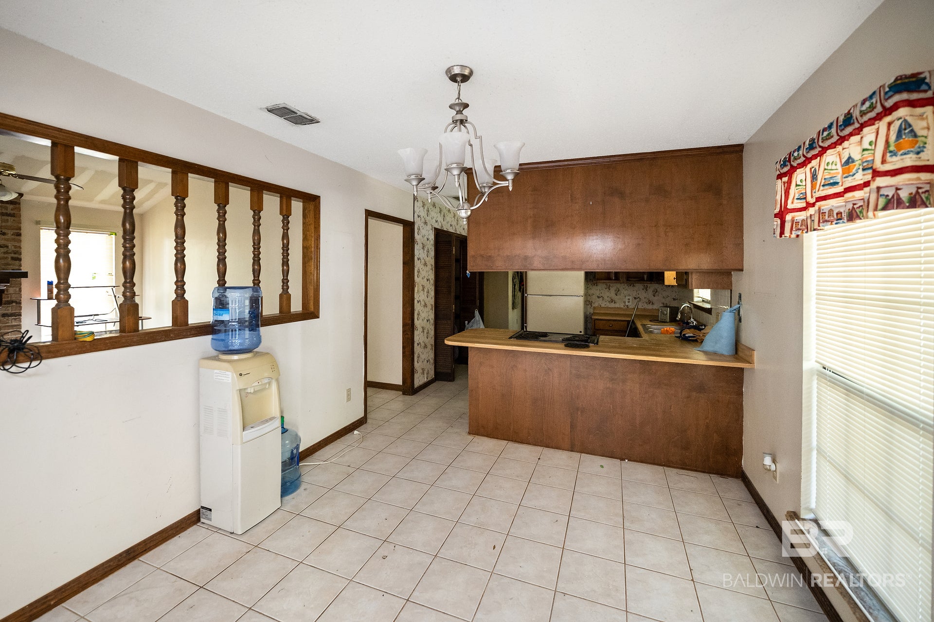 305 S Greenbriar Circle