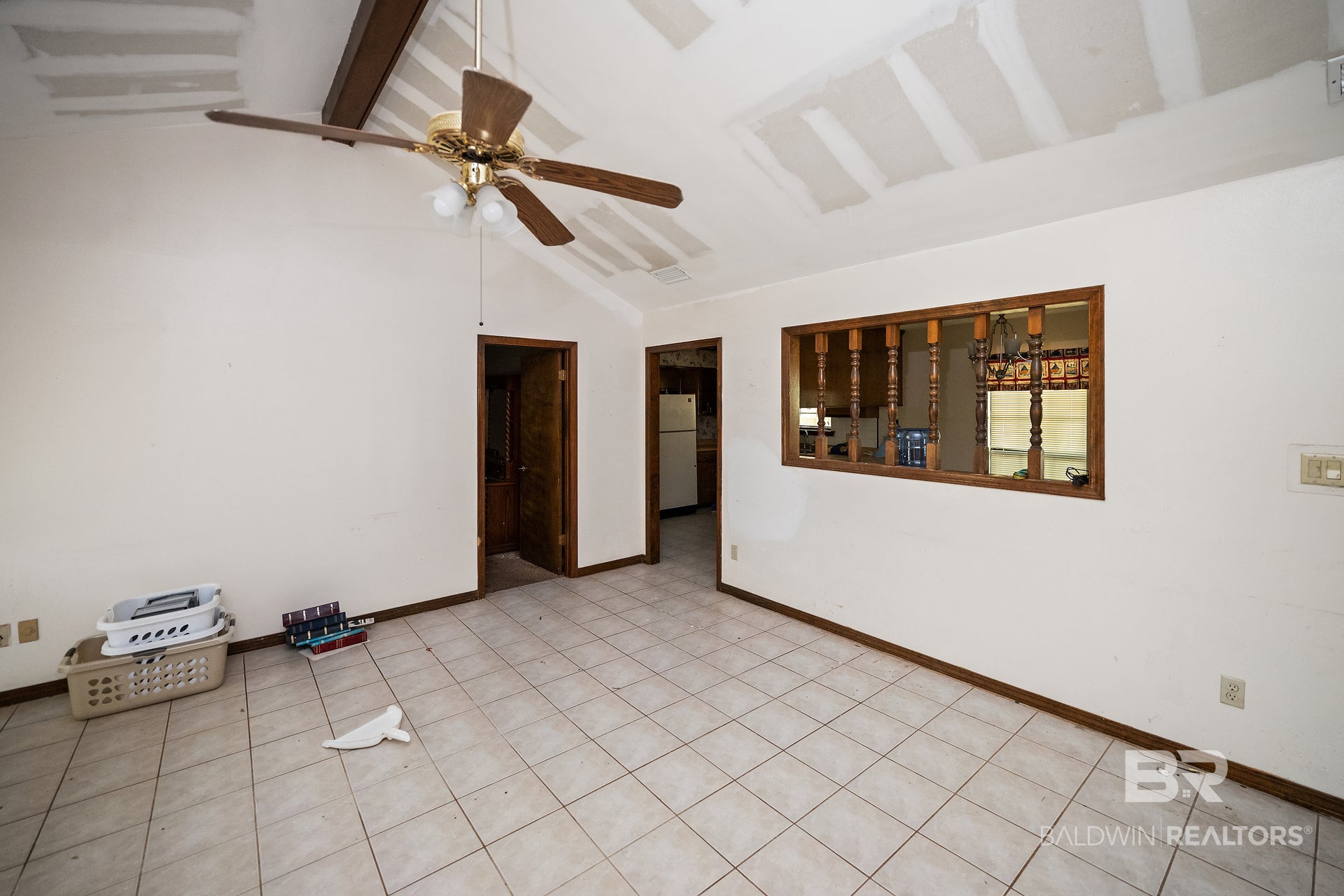305 S Greenbriar Circle