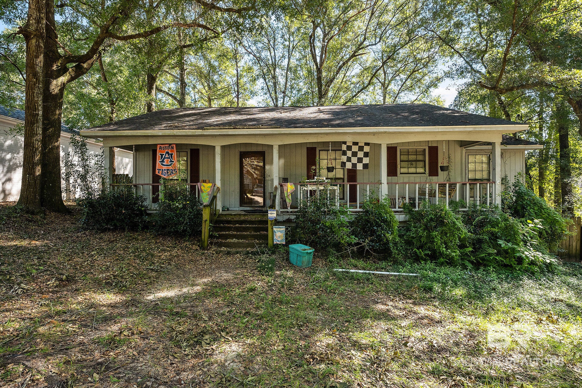 305 S Greenbriar Circle