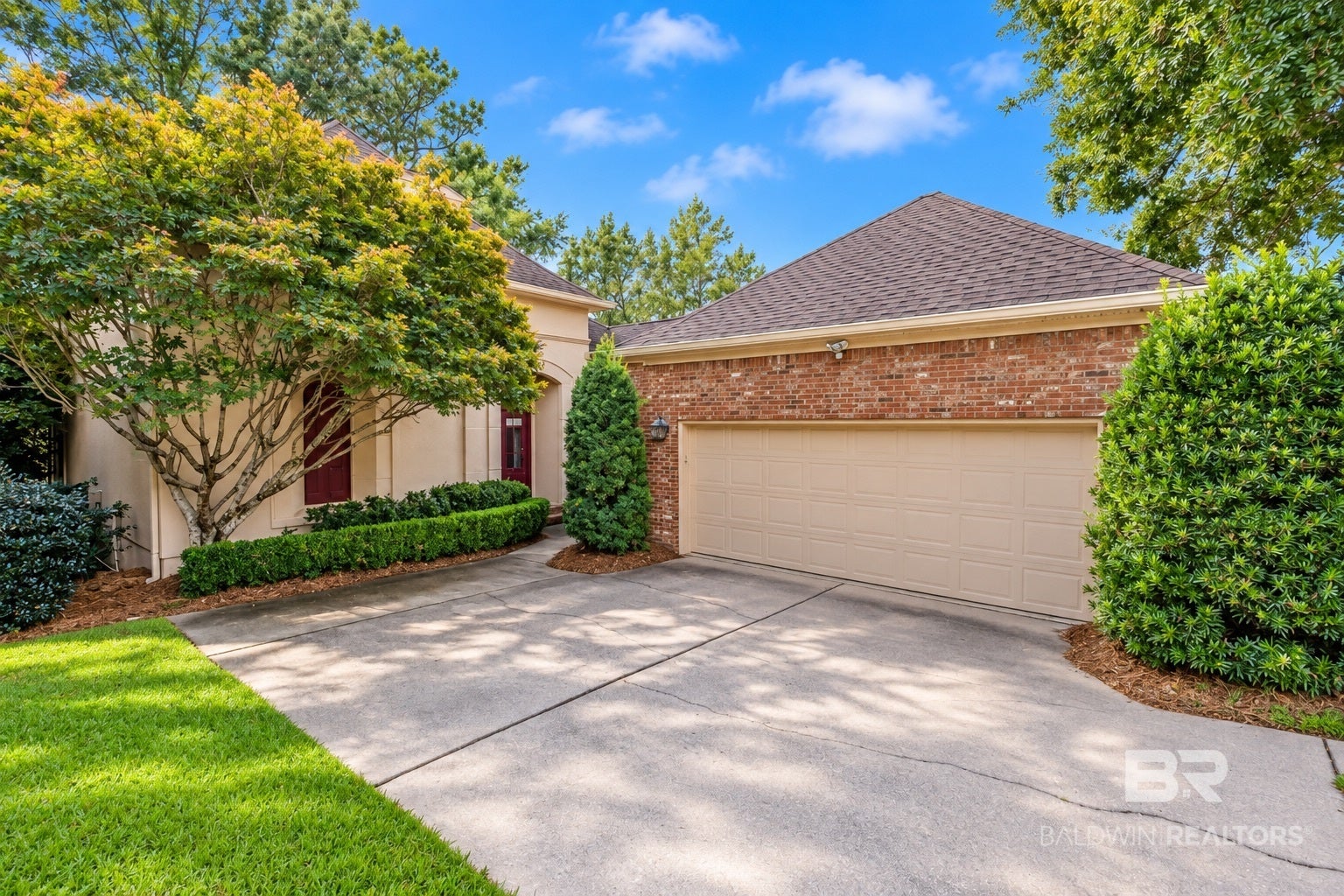 105 N North Creek Circle