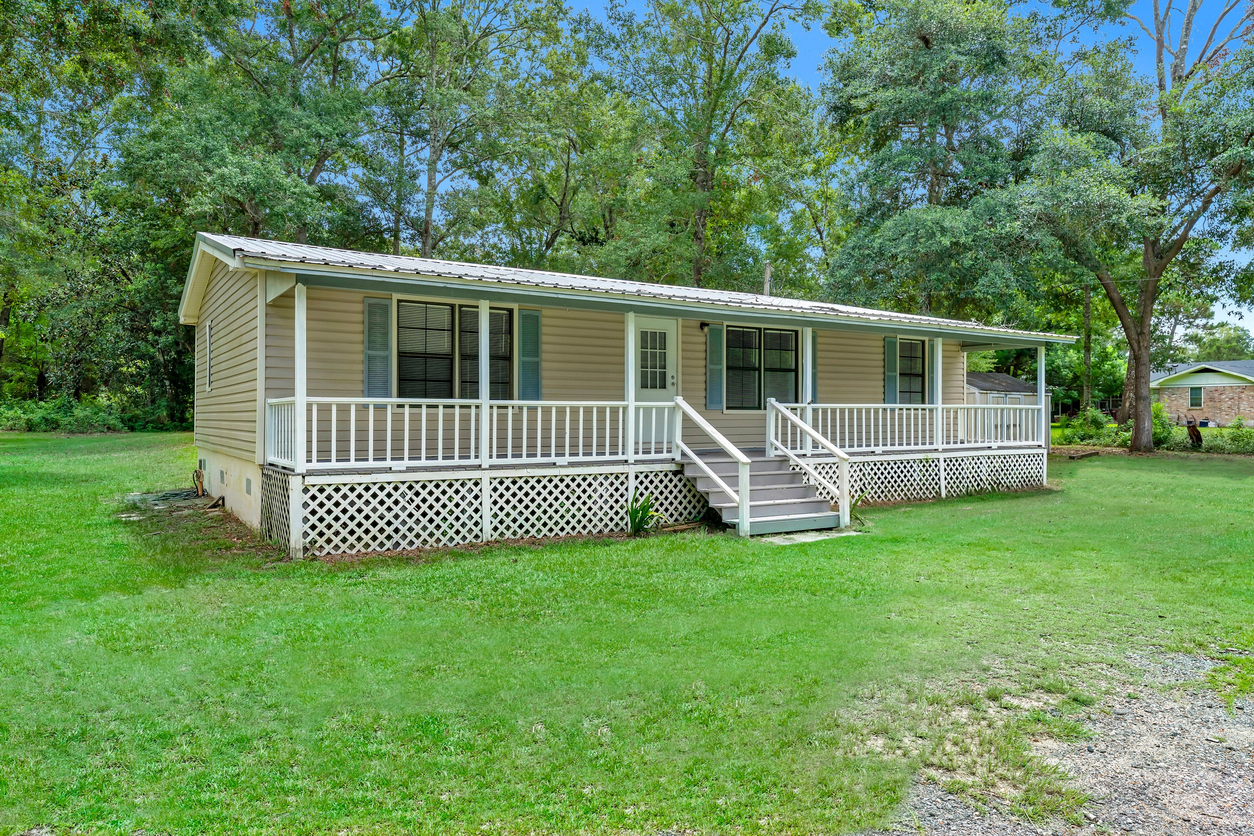 12556 Woodland Dr.