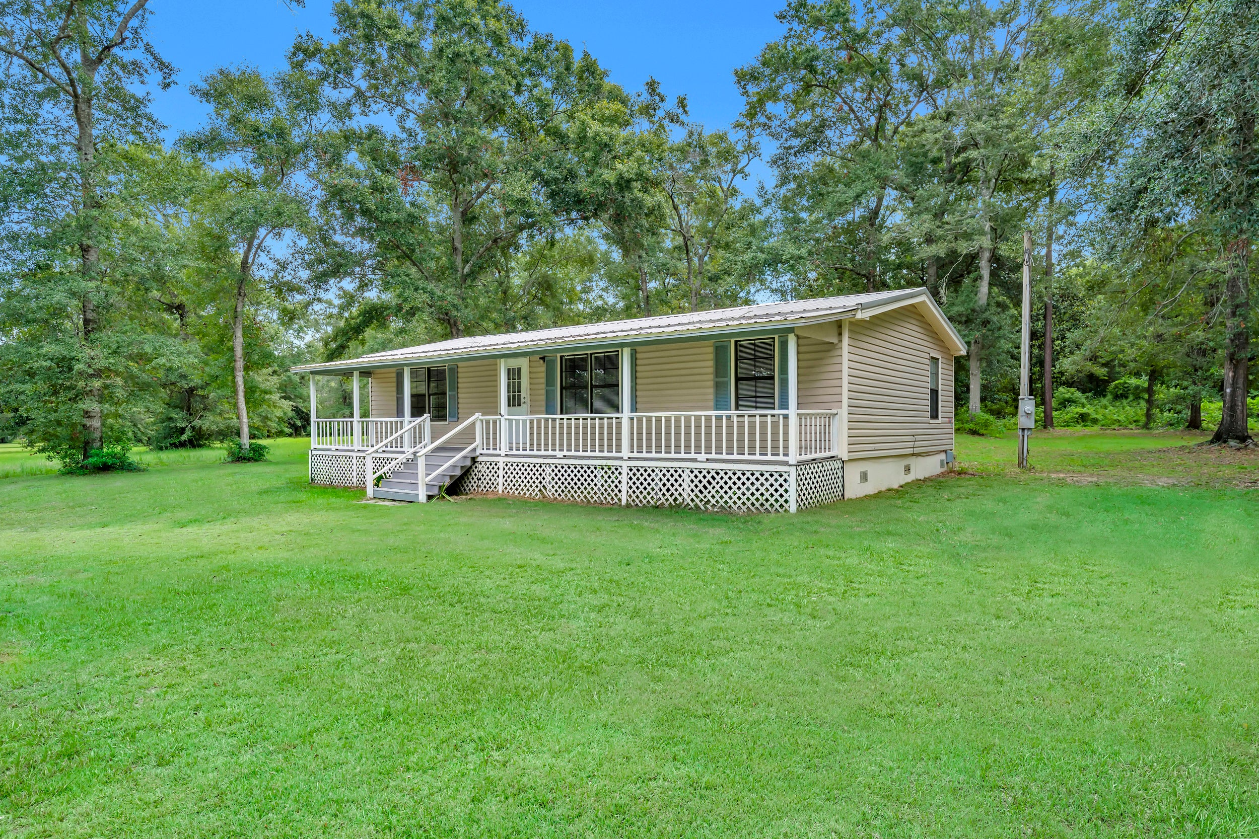 12556 Woodland Dr.