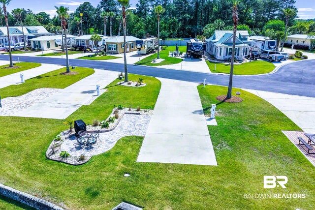 12118 Gateway Drive