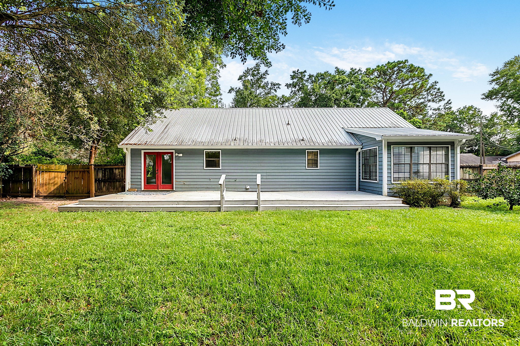 404 W Pedigo Ave