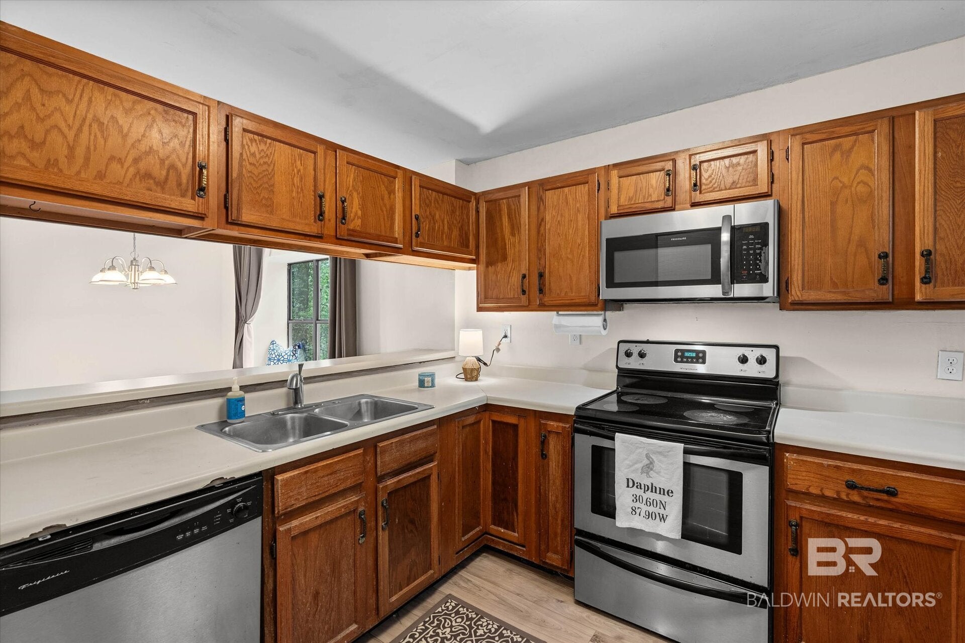 28 Summer Oaks Drive