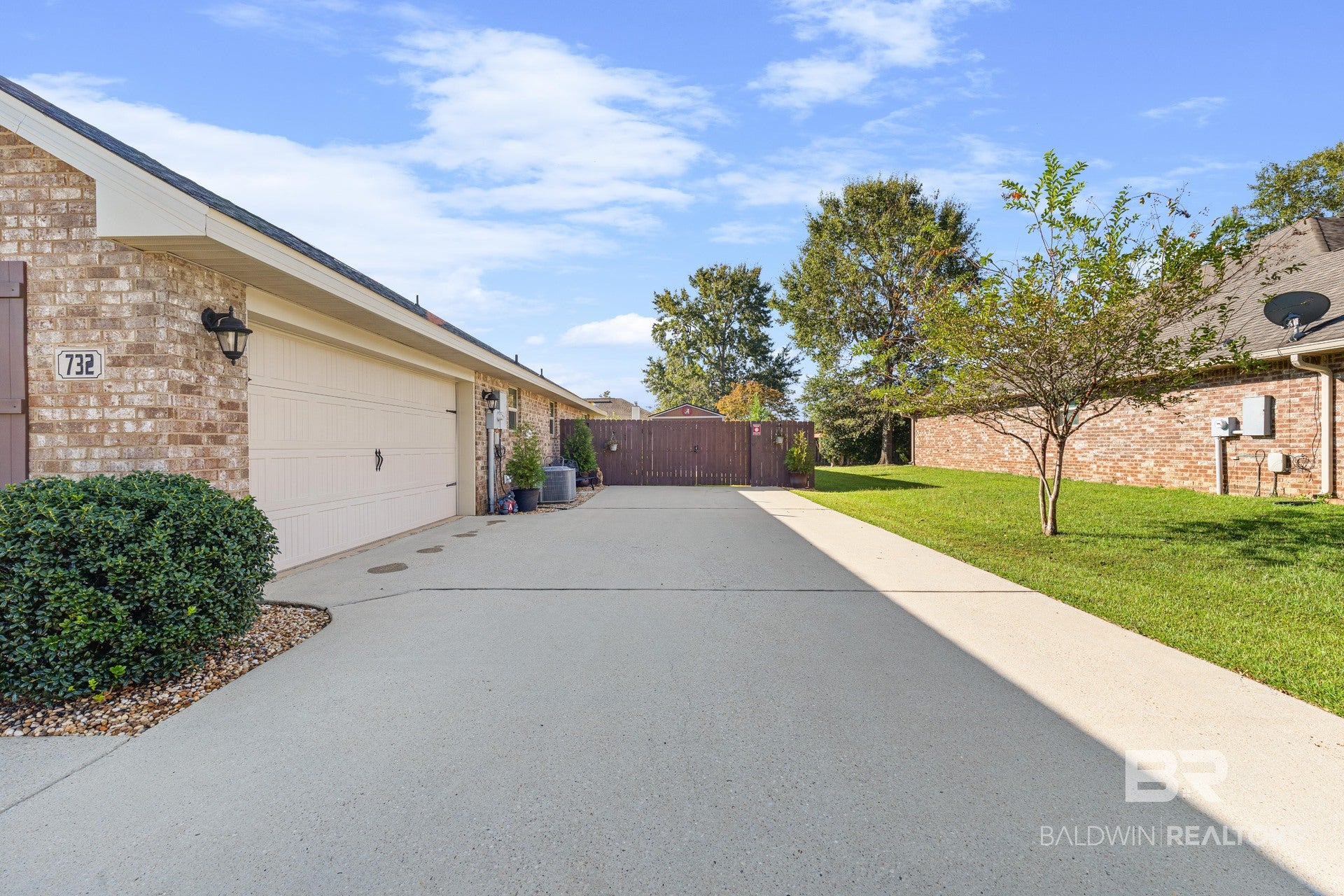 732 Edinburgh Avenue