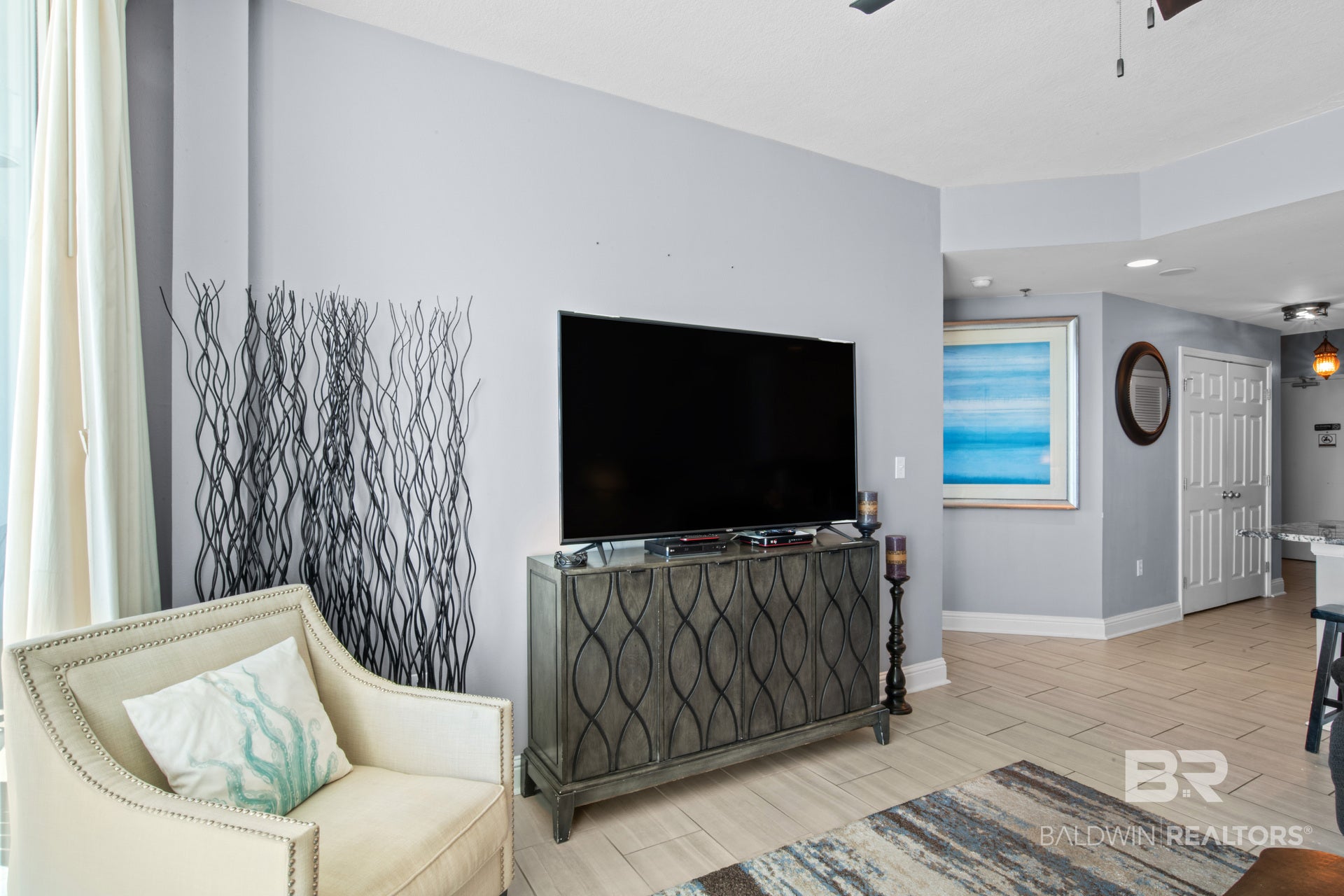 455 E Beach Blvd. 810