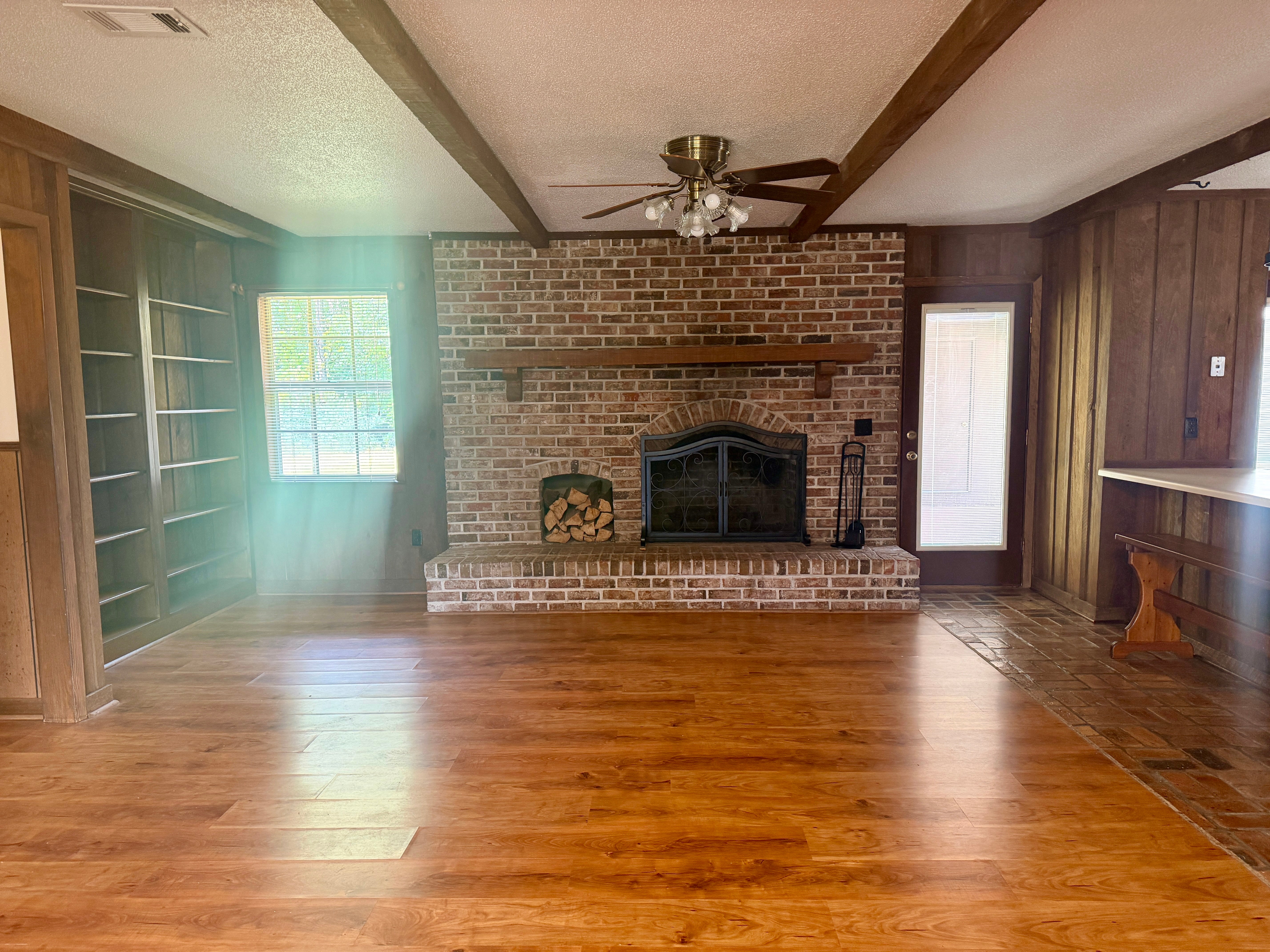 1020 Wolf Log Rd