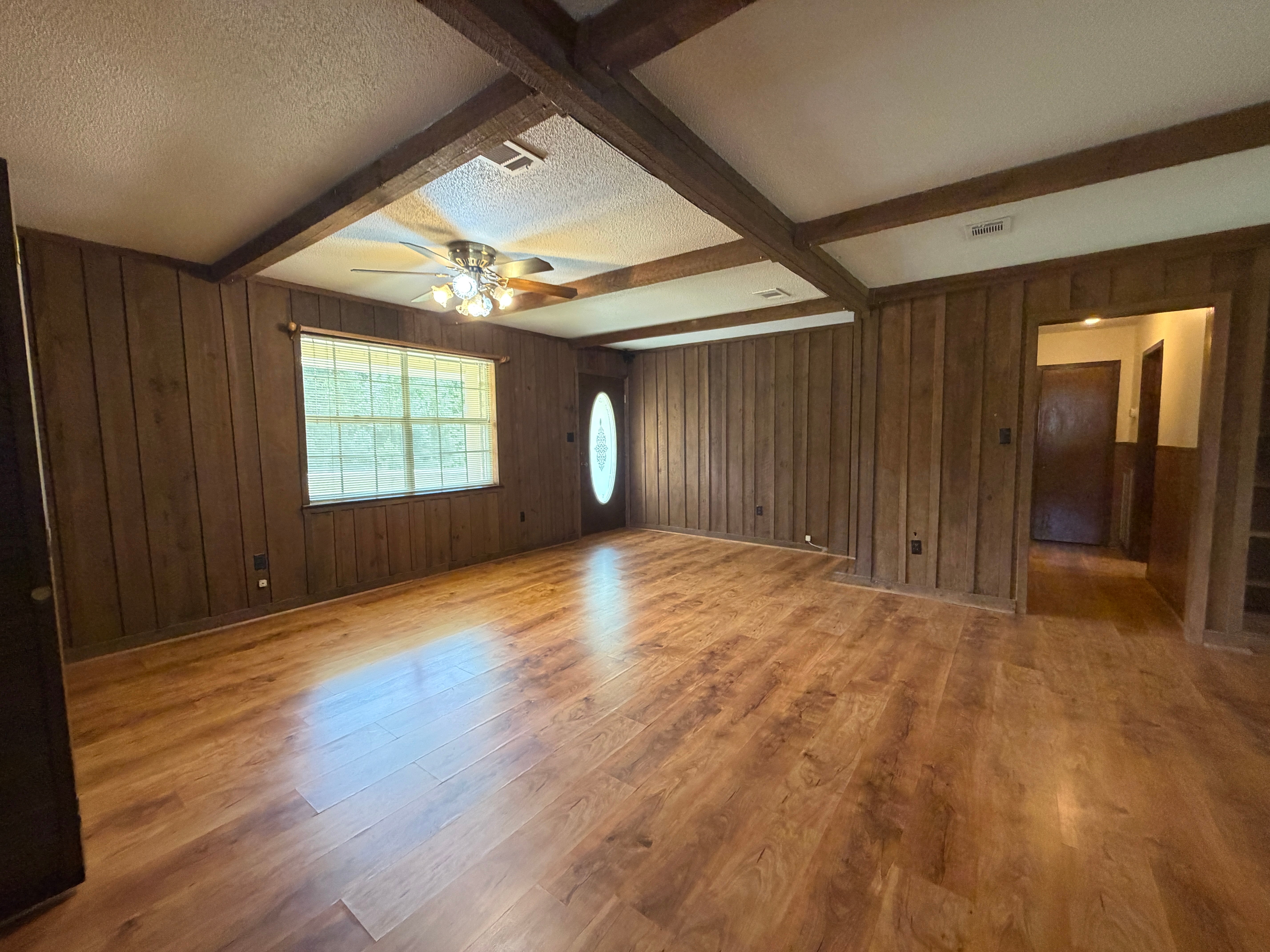 1020 Wolf Log Rd