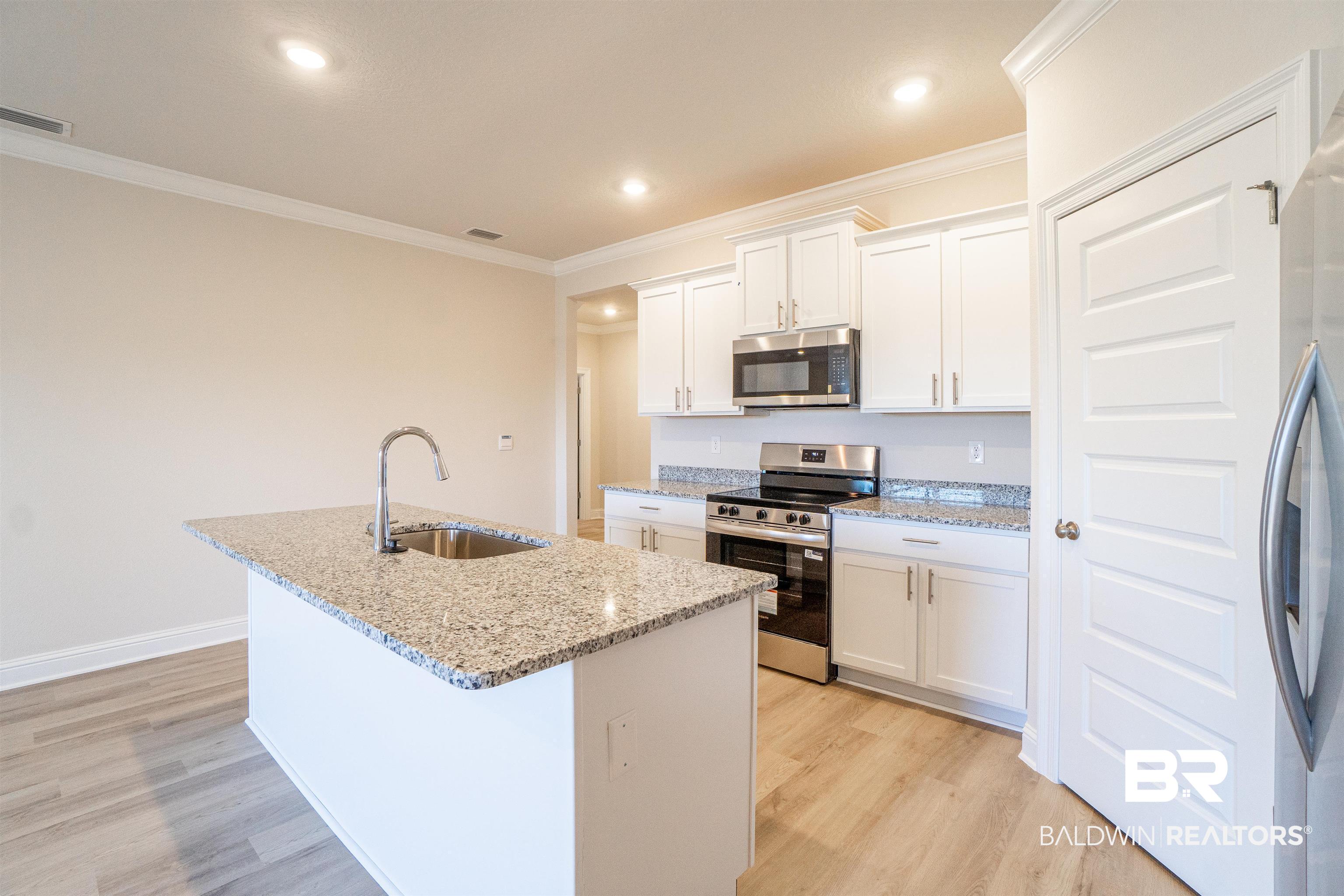1073 Hayward Loop