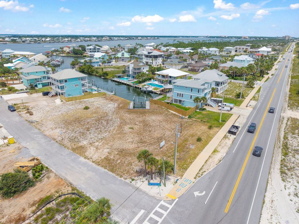 7268 Sharp Reef Road