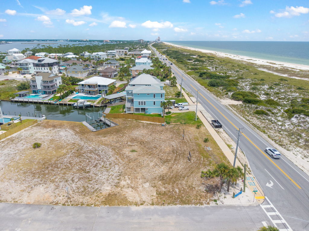 7268 Sharp Reef Road