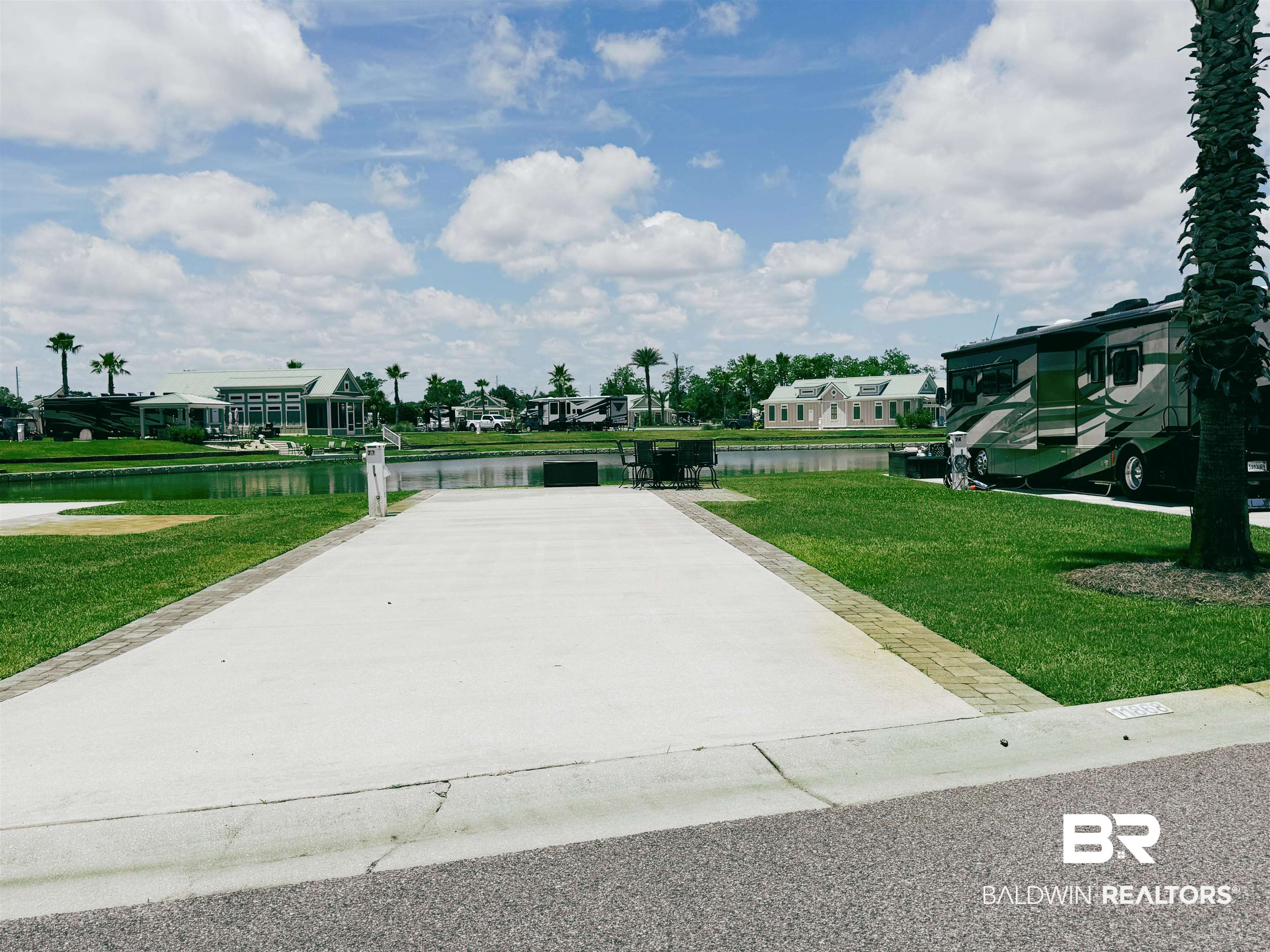 11868 Gateway Drive - Photo 4