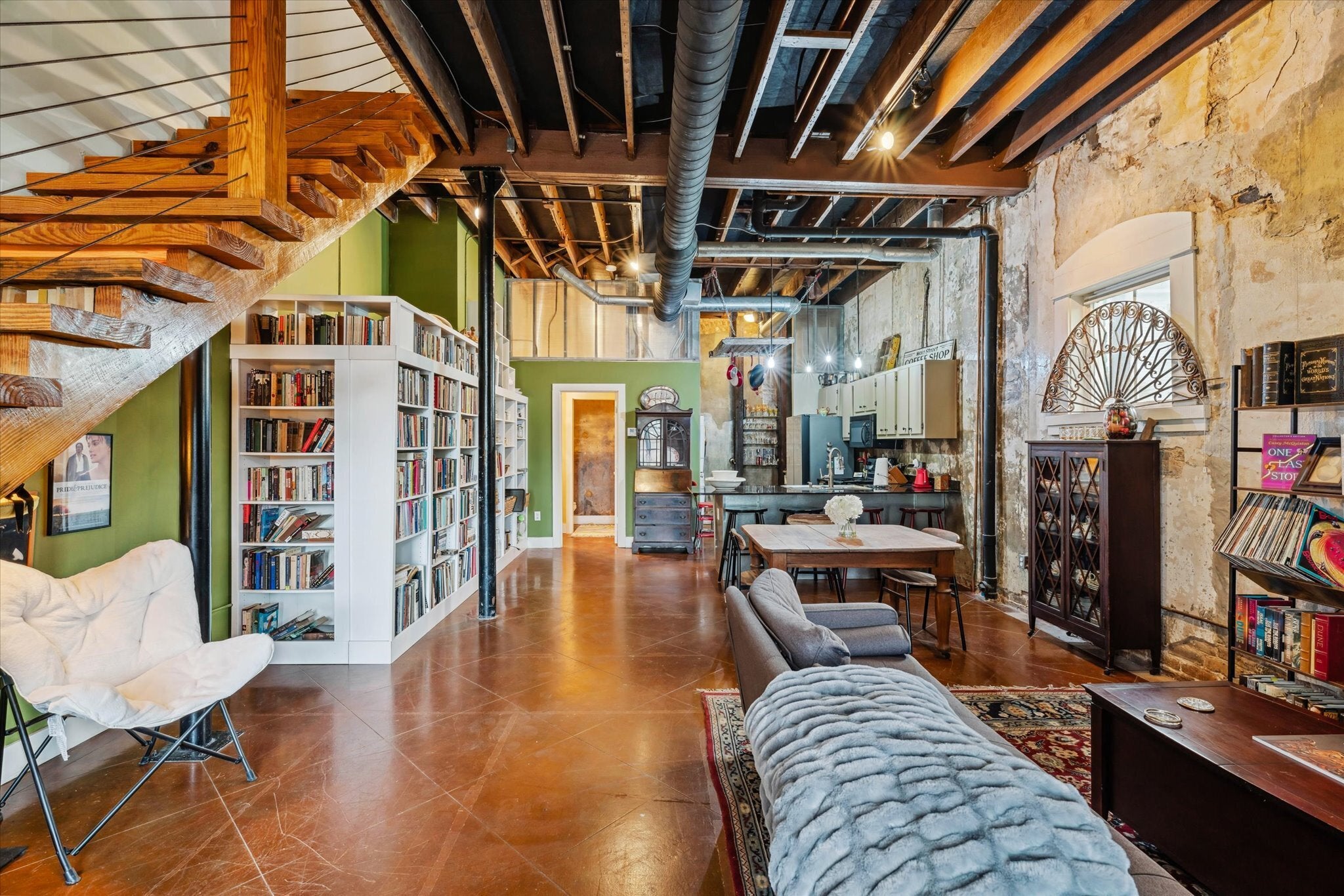 501 Dauphin St E
