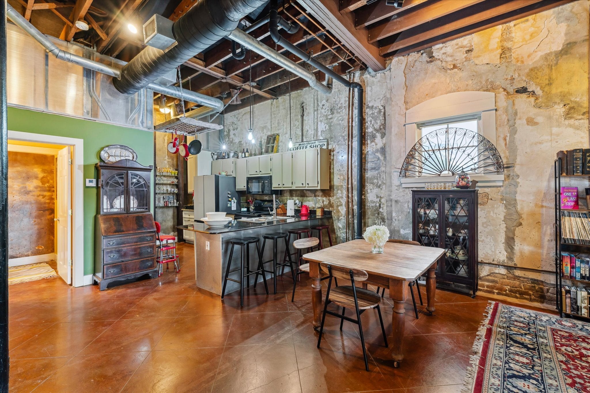 501 Dauphin St E