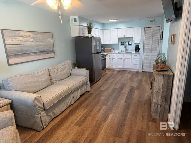 920 W Lagoon Avenue UNIT B104