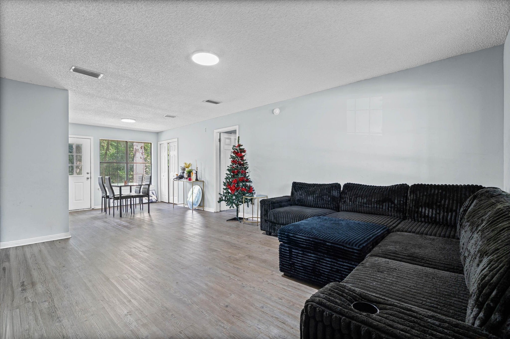 1469 Mamie Dr
