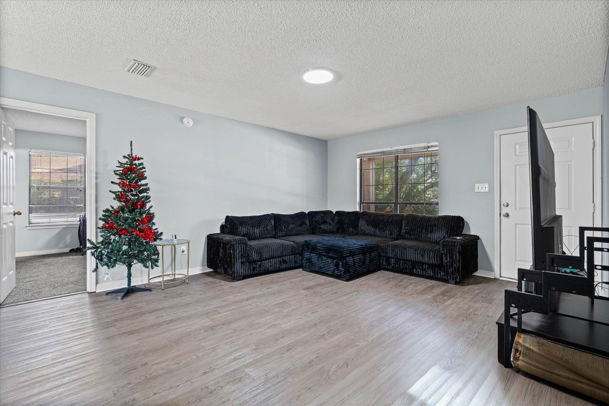 1469 Mamie Dr