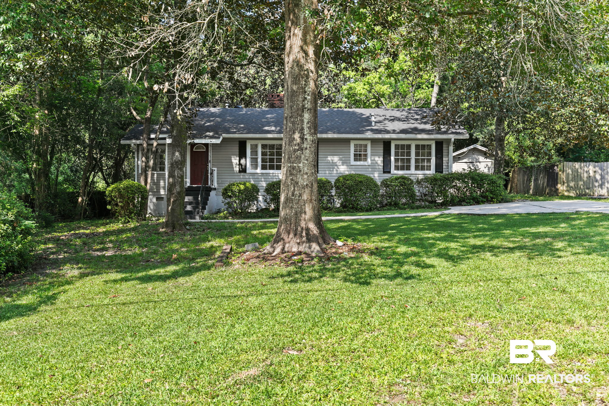 1009 W Pinewood Dr