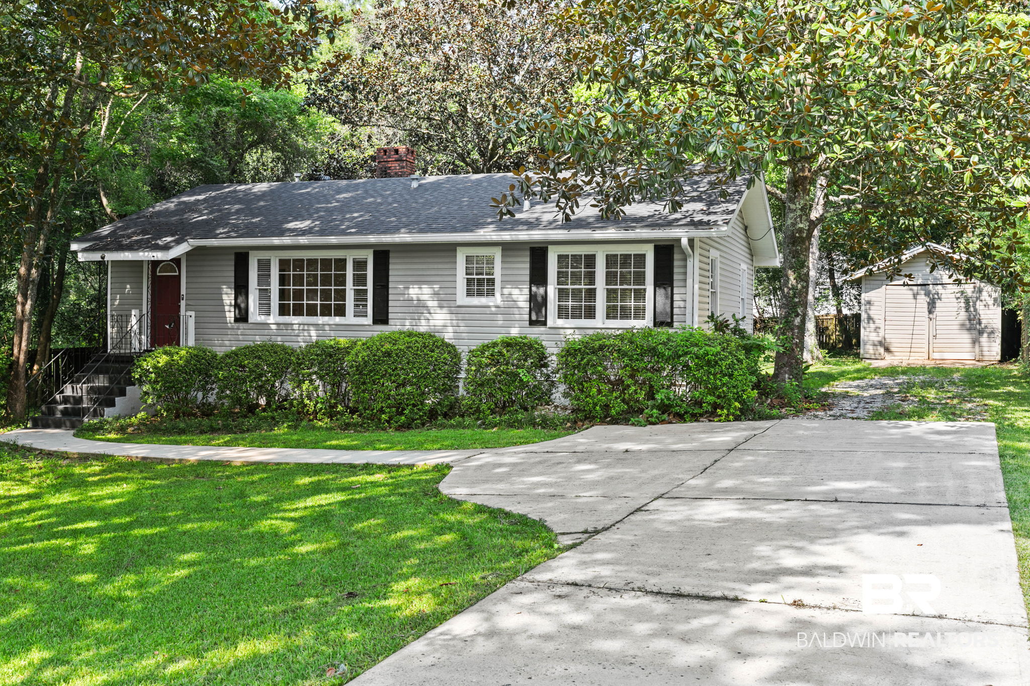 1009 W Pinewood Dr