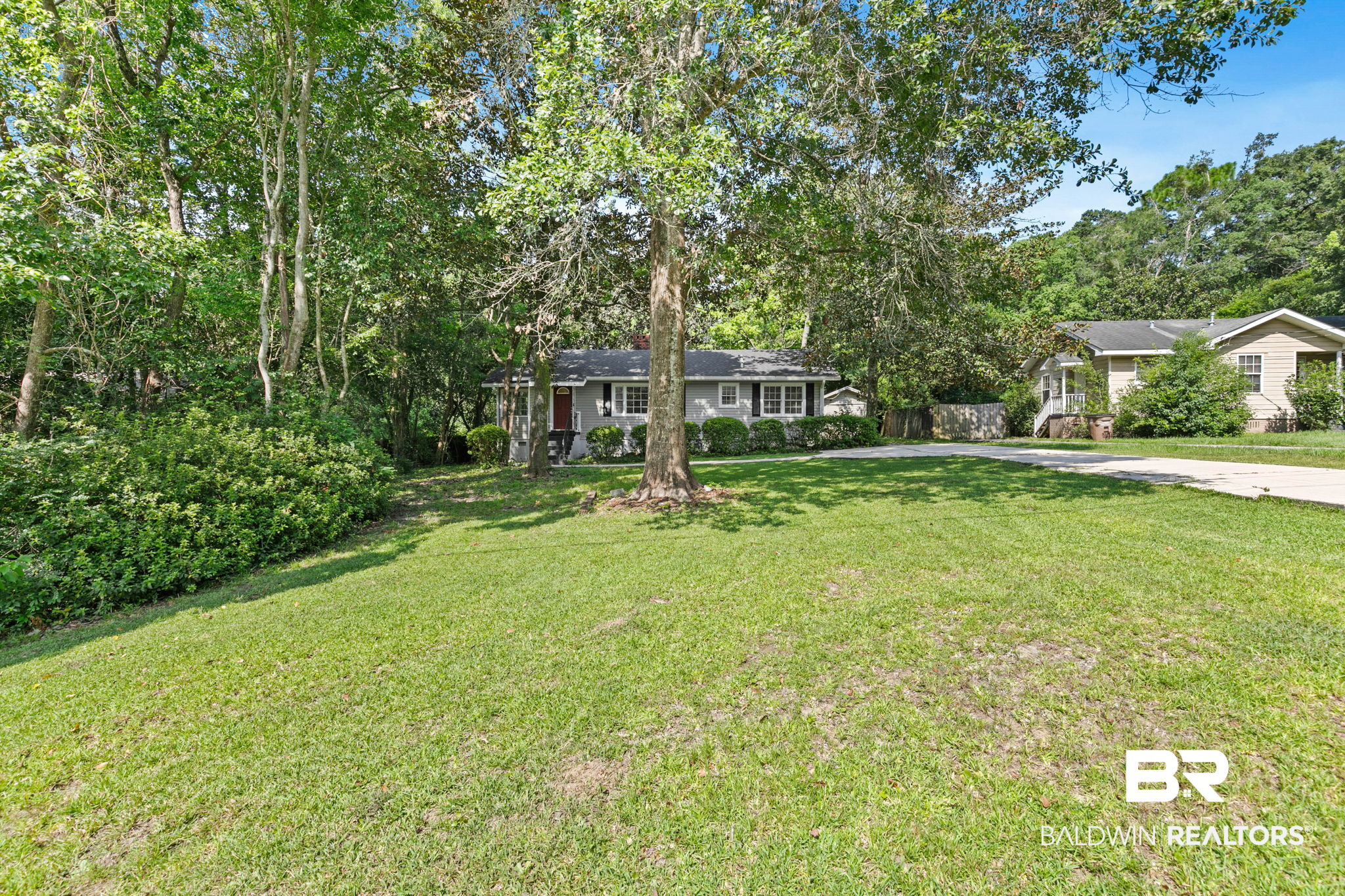 1009 W Pinewood Dr