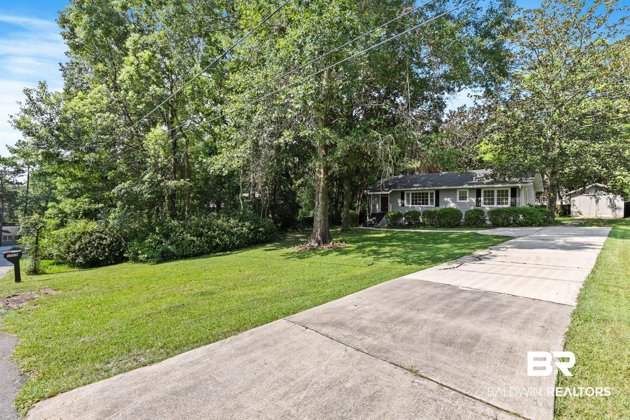 1009 W Pinewood Dr