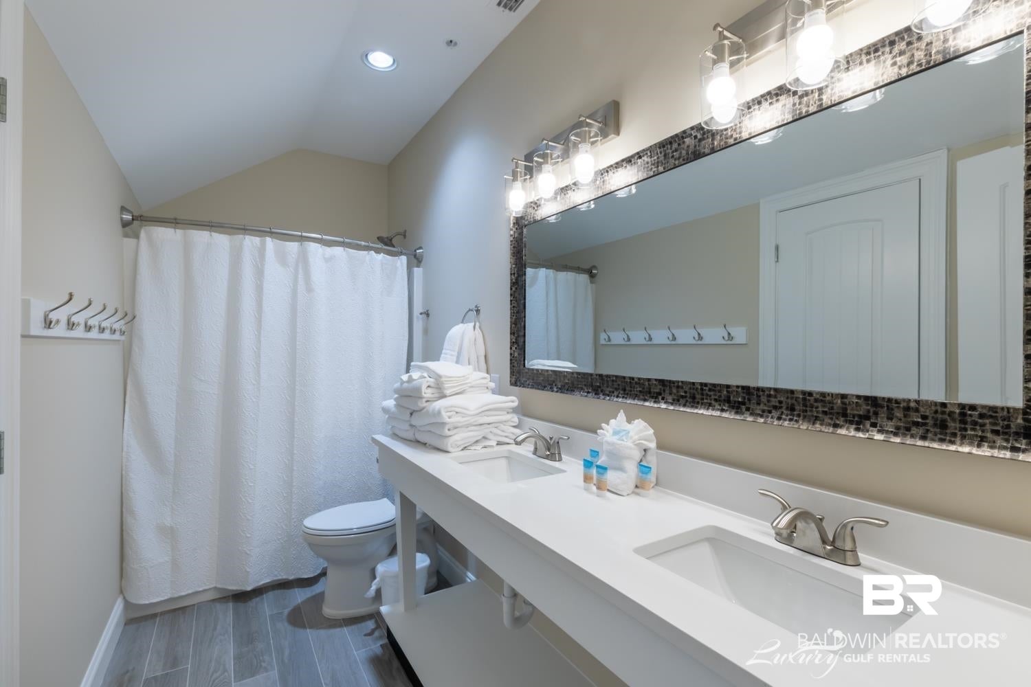 332 W Beach Blvd, Gulf Shores, AL, 36542, USA, 8 Bedrooms Bedrooms, ,10 BathroomsBathrooms,Residential,Contingent,332 W Beach Blvd,398610