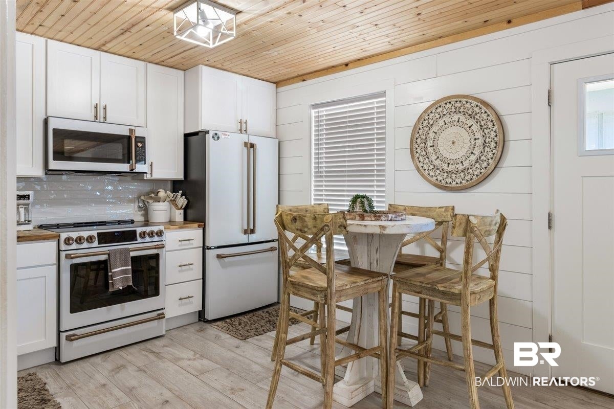 620 W Beach Boulevard 31B