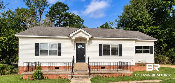 225 BELLEVIEW AVE, EVERGREEN, AL 36401 - Image 96b052ff7da4858213b32e0aaa44b024/713568816