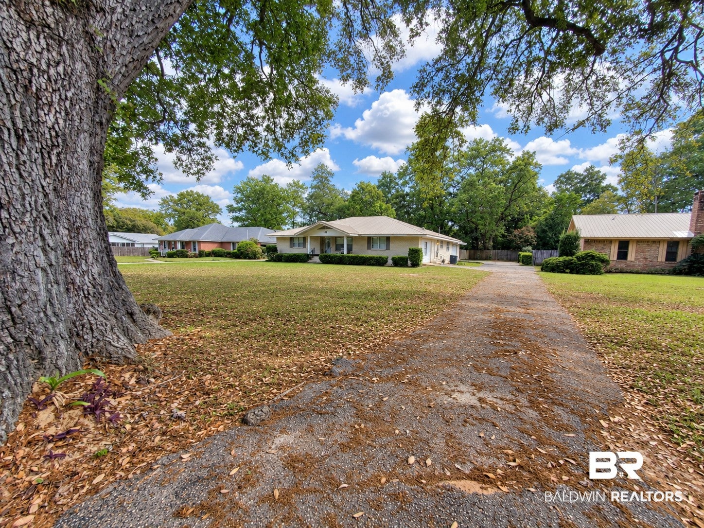 411 W Persimmon Ave - Photo 2