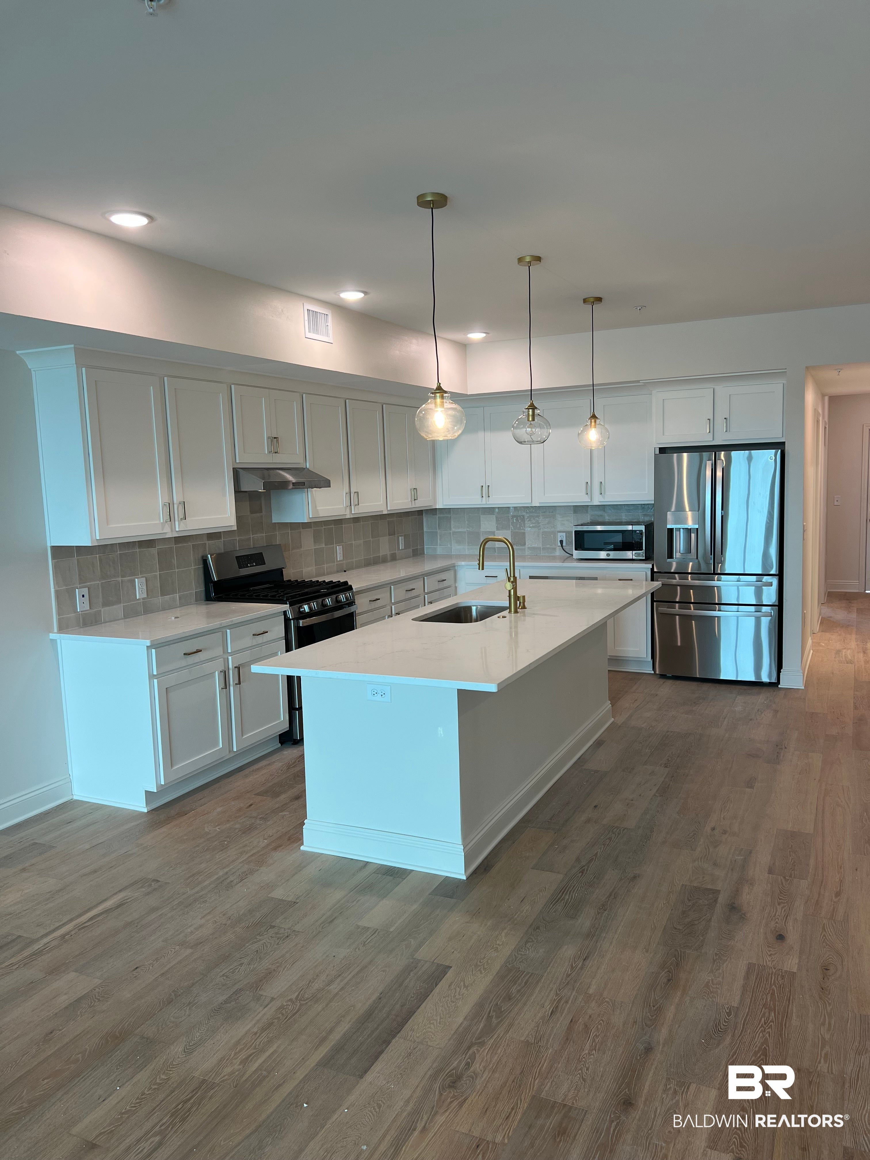 2700 W Harbor Island Ln A 207