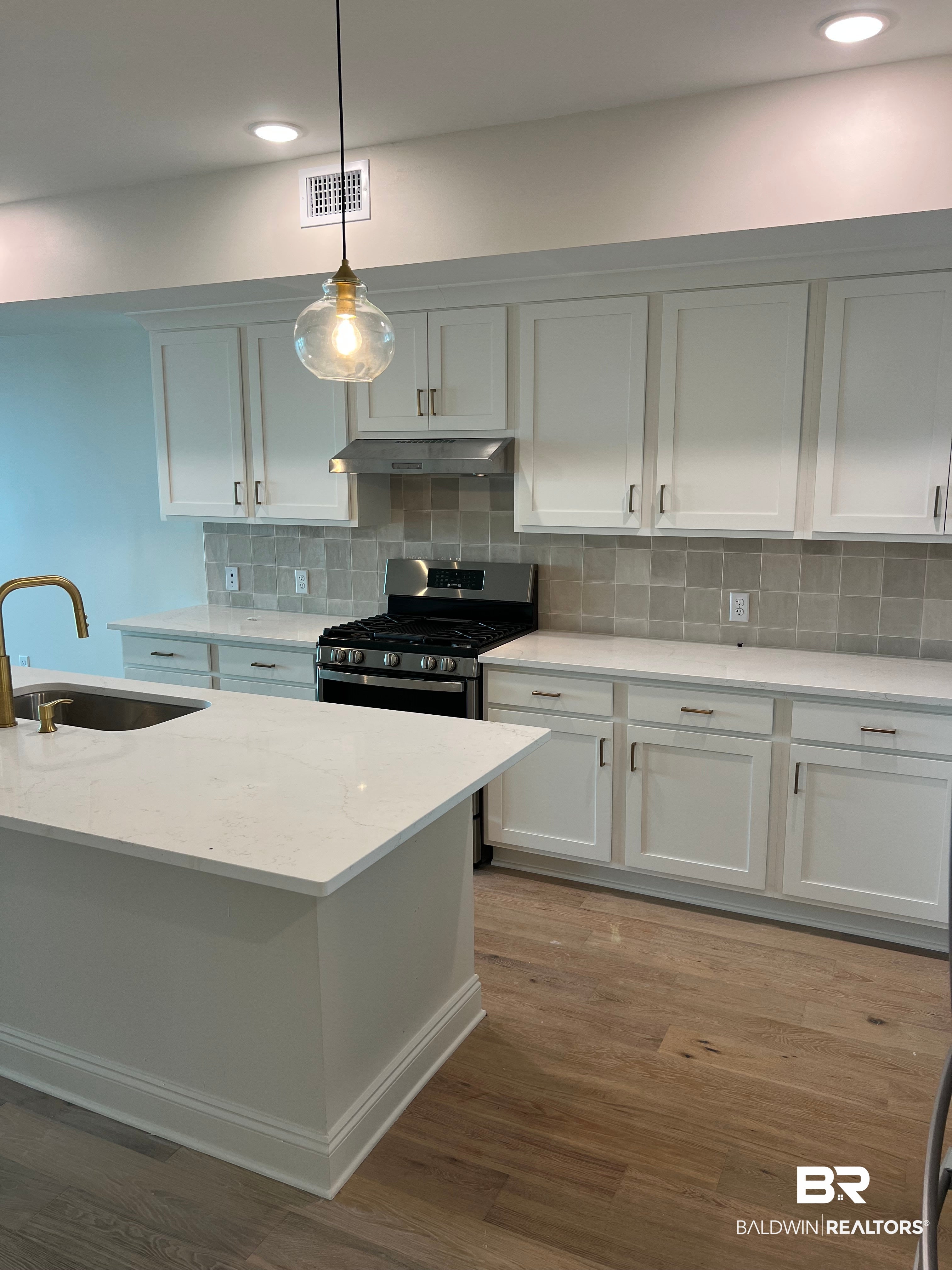 2700 W Harbor Island Ln A 207