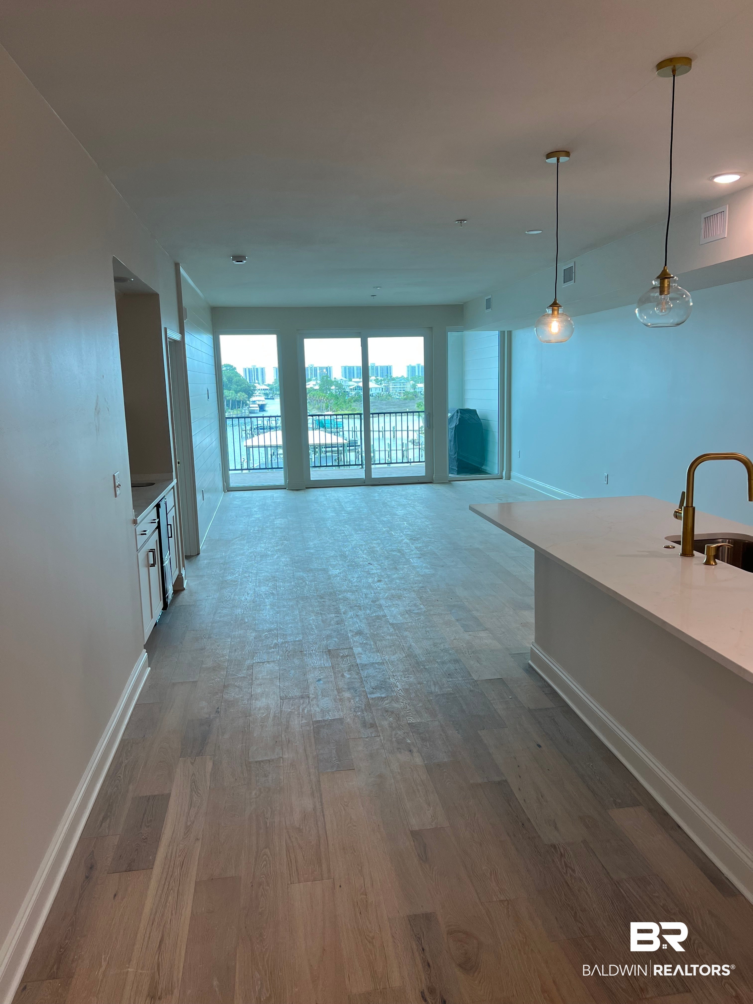 2700 W Harbor Island Ln A 207