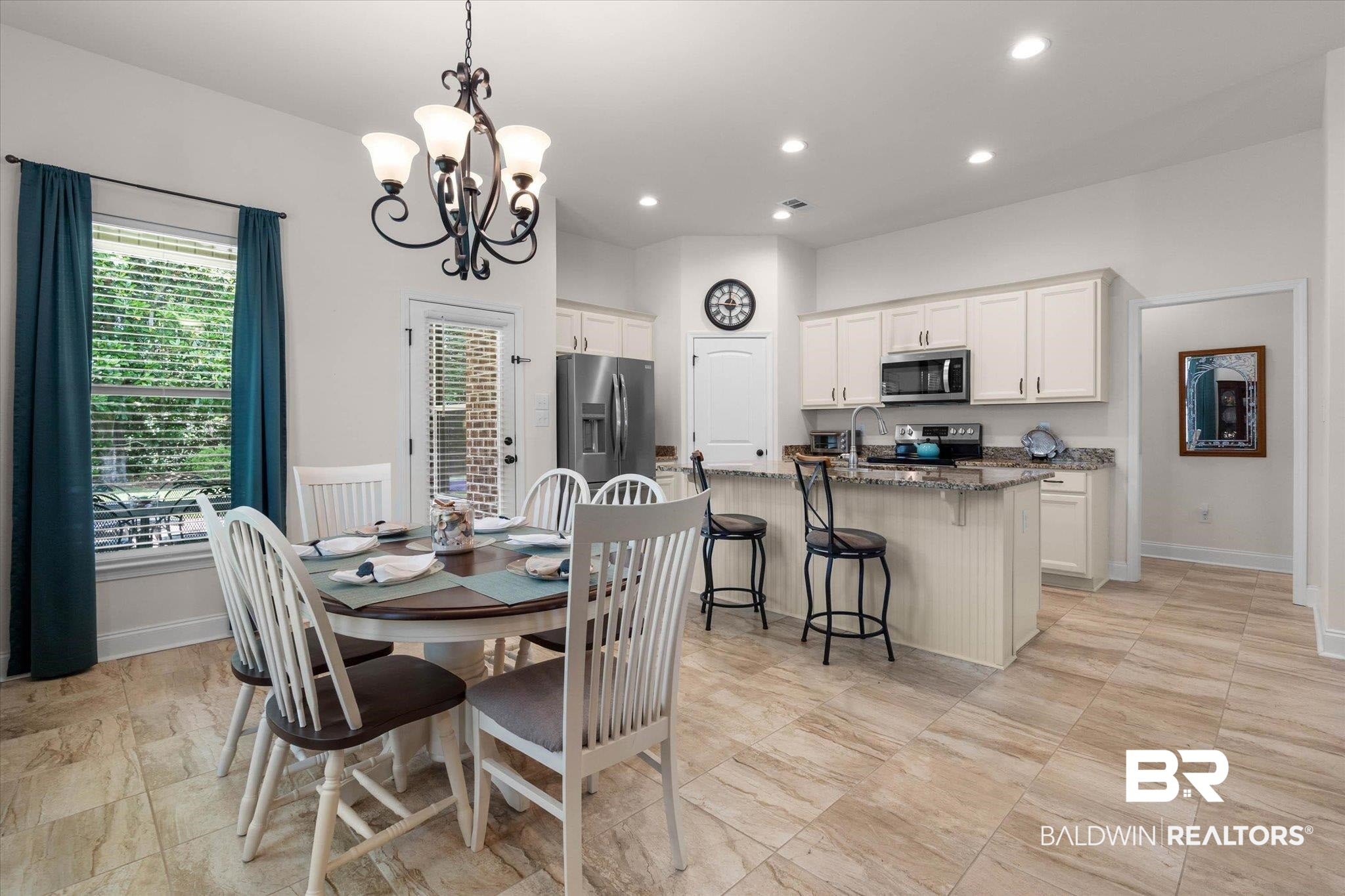 1270 Surrey Loop