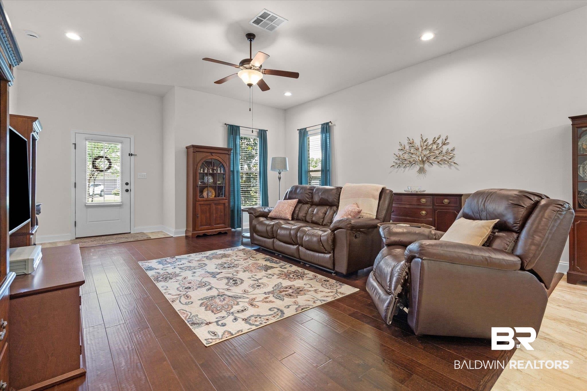 1270 Surrey Loop