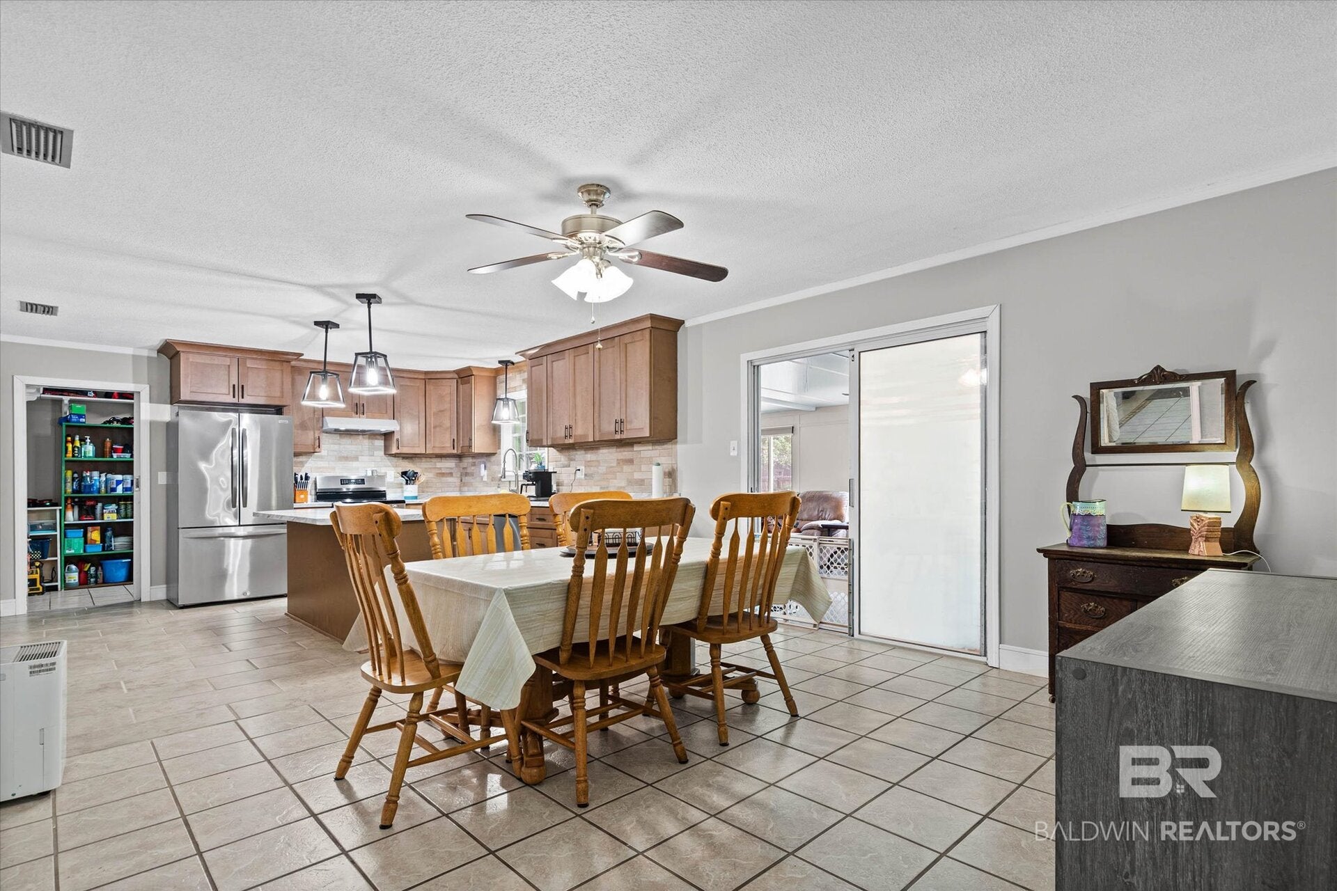 6571 Sandra Dr
