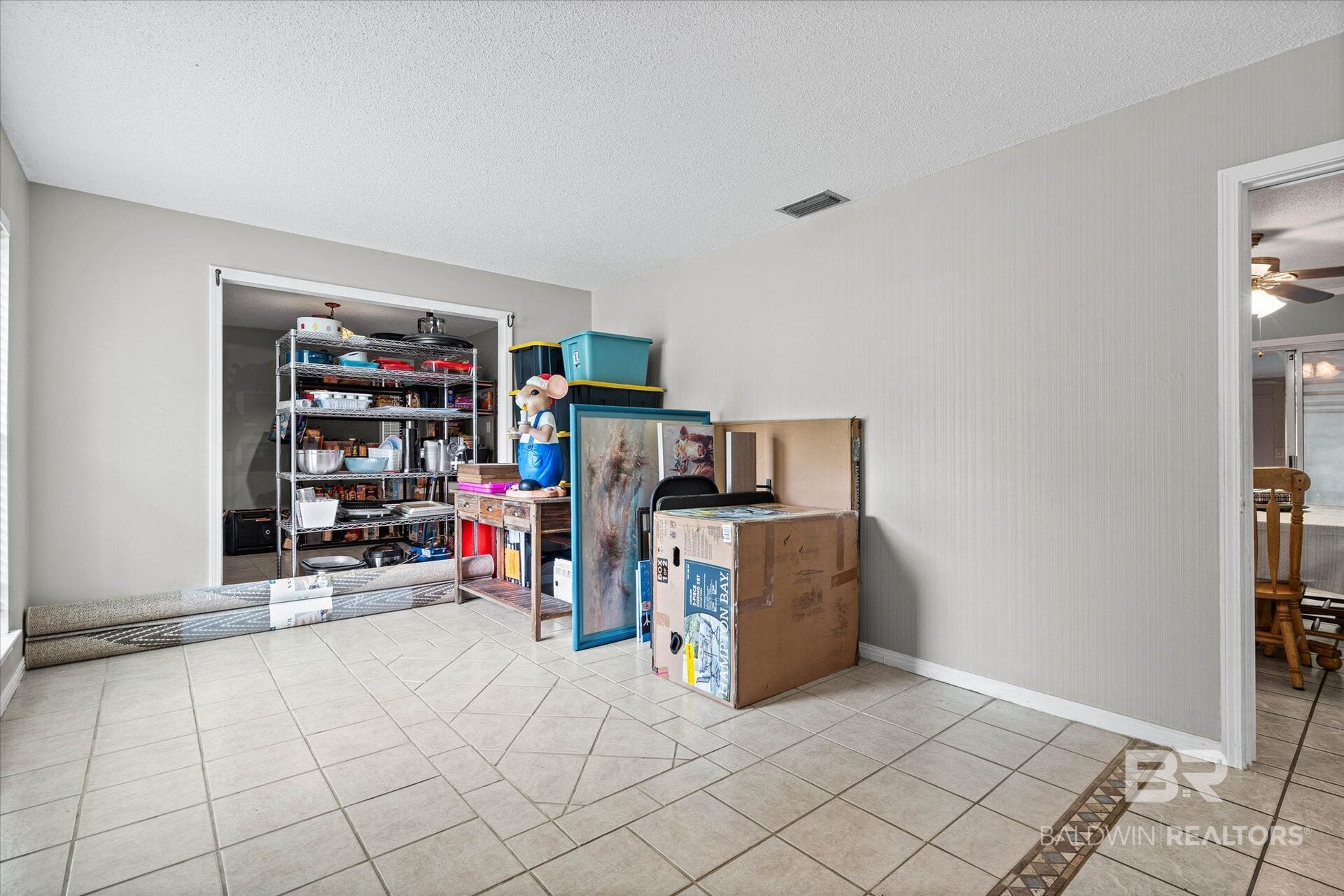 6571 Sandra Dr