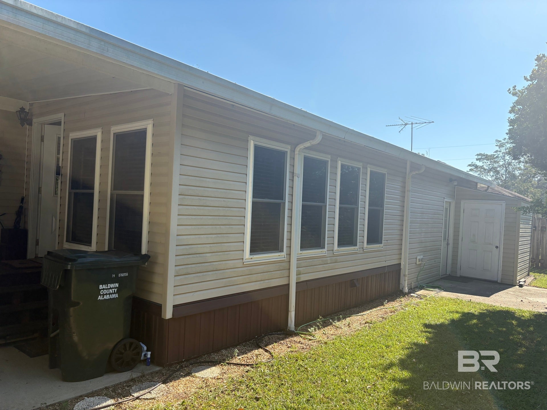 1679 Santa Cruz Dr