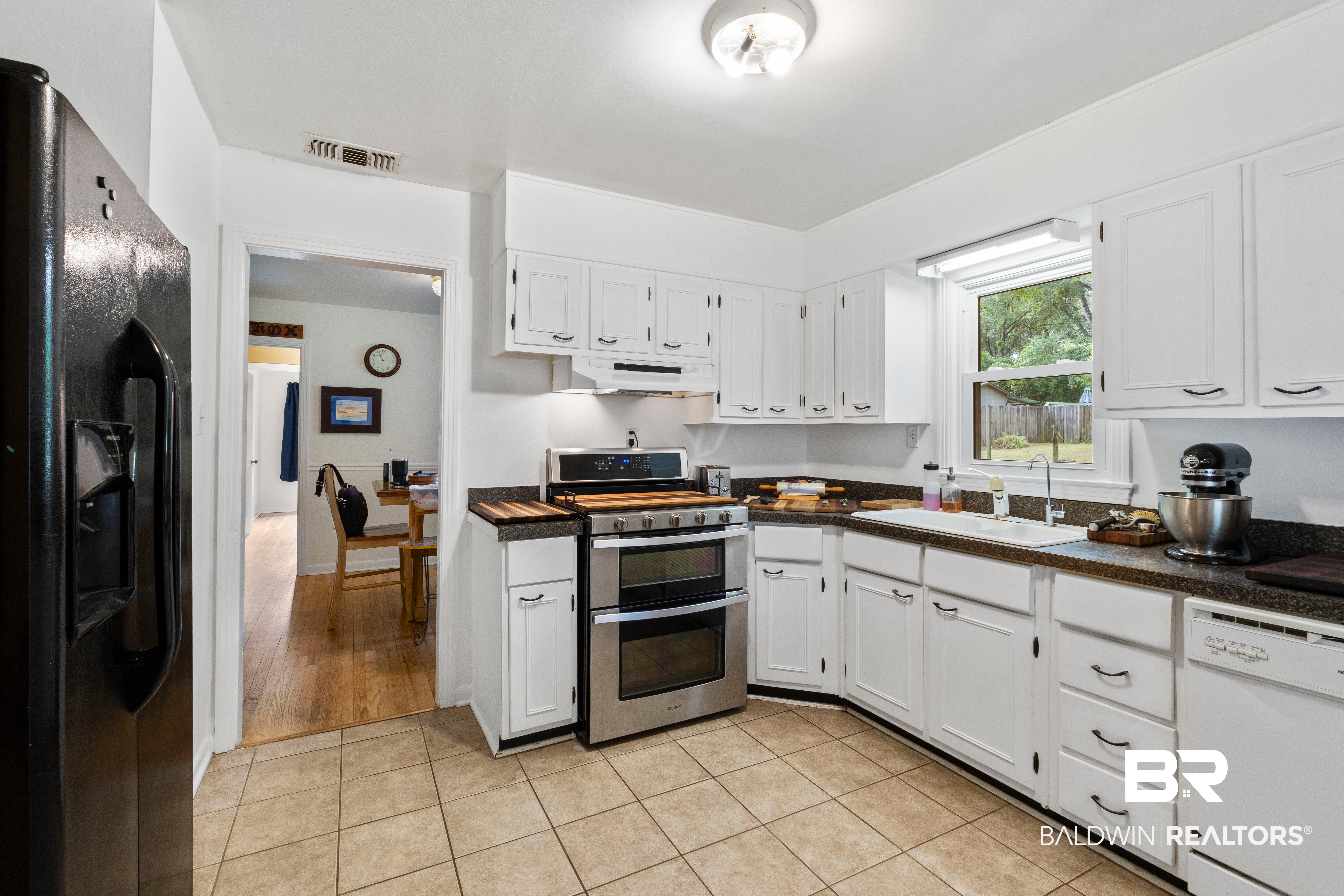 5609 Diane Drive - Photo 4