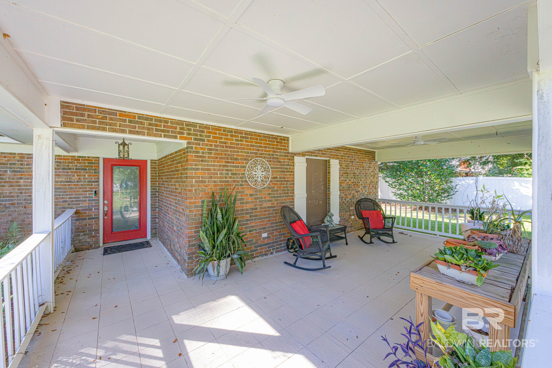 814 E 5th Street