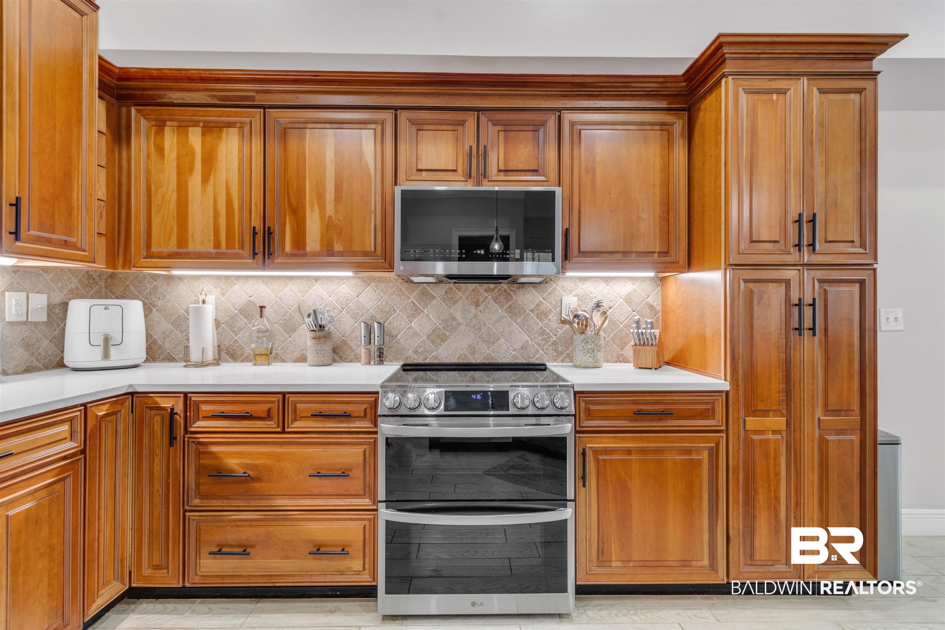 26423 Marina Rd # 26423, Orange Beach, AL, 36561, USA, 4 Bedrooms Bedrooms, ,5 BathroomsBathrooms,Residential,Pending,26423 Marina Rd # 26423,400274