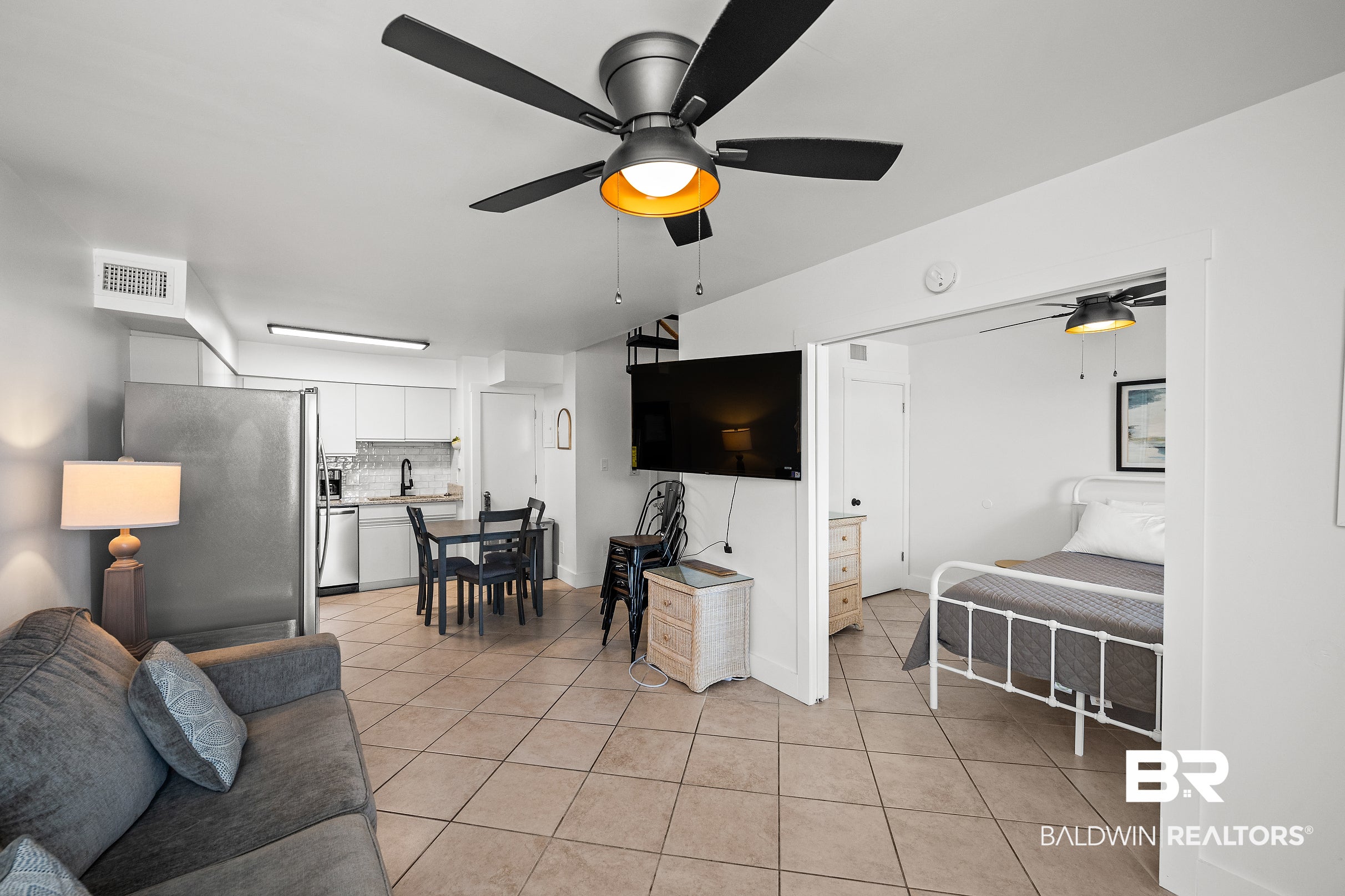 920 W Lagoon Ave B201