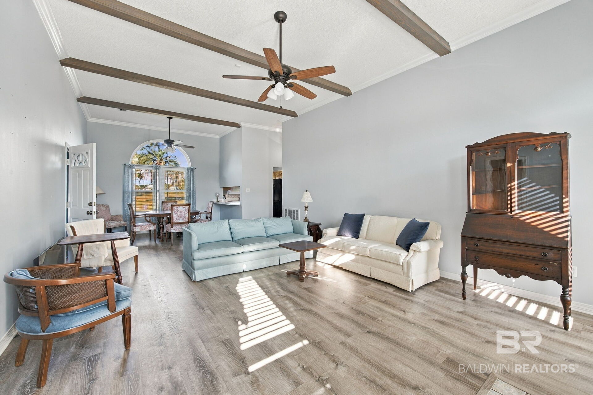 9487 Lakeview Drive