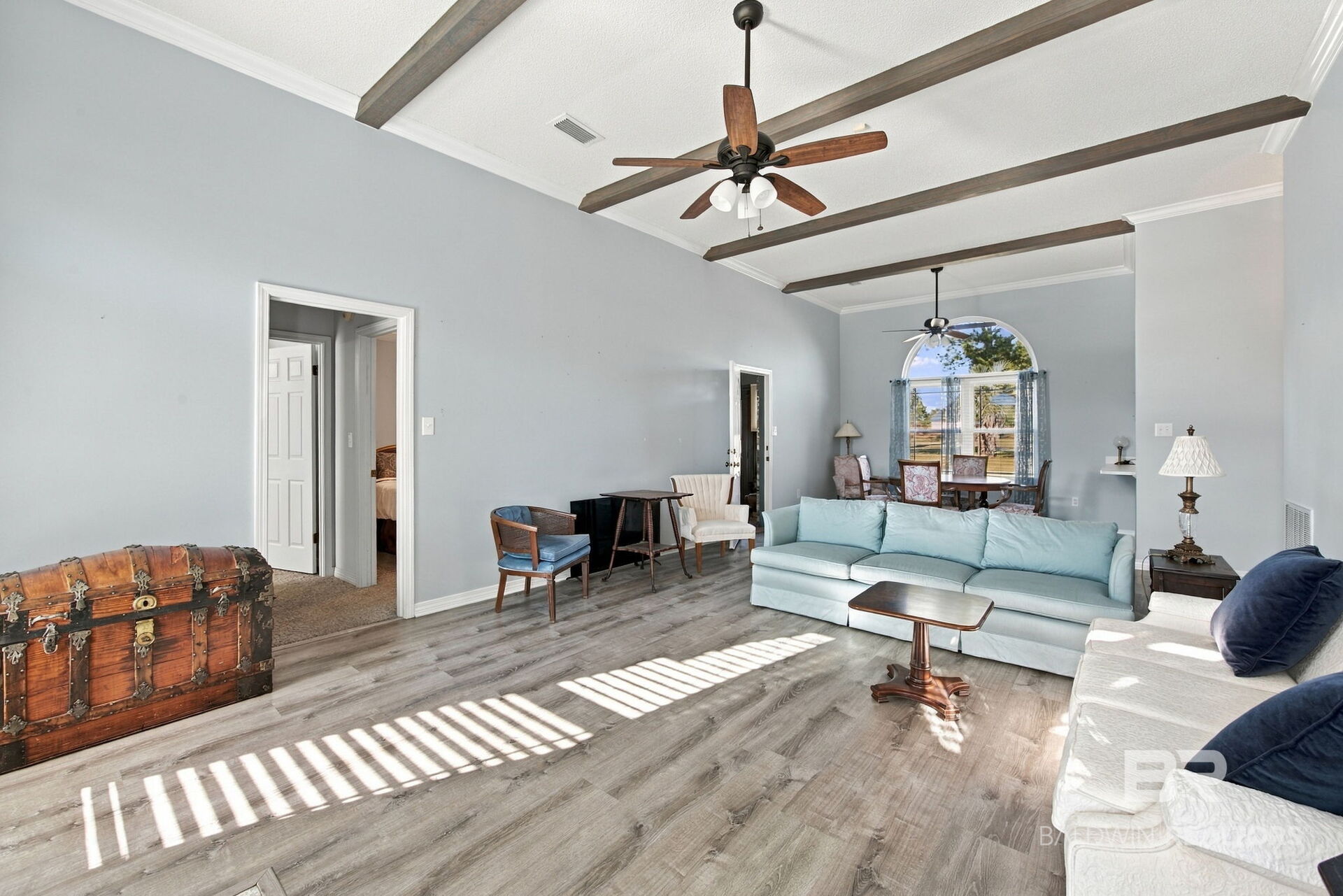9487 Lakeview Drive